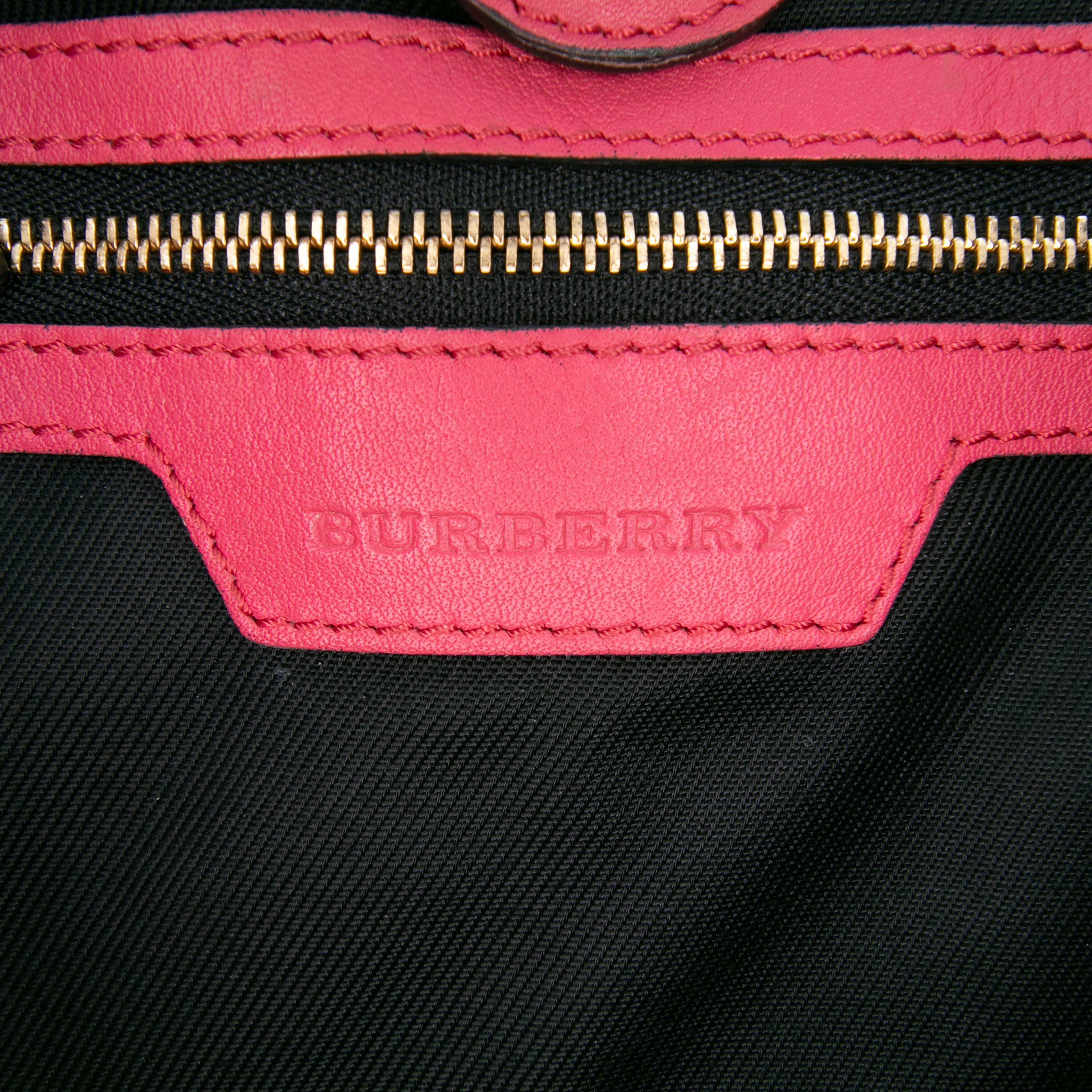 Burberry Small Haymarket Check Canvas And Leather Canterbury Tote, från Luxclusif, i färgen beige. Klicka för att öppna bilden i stort format