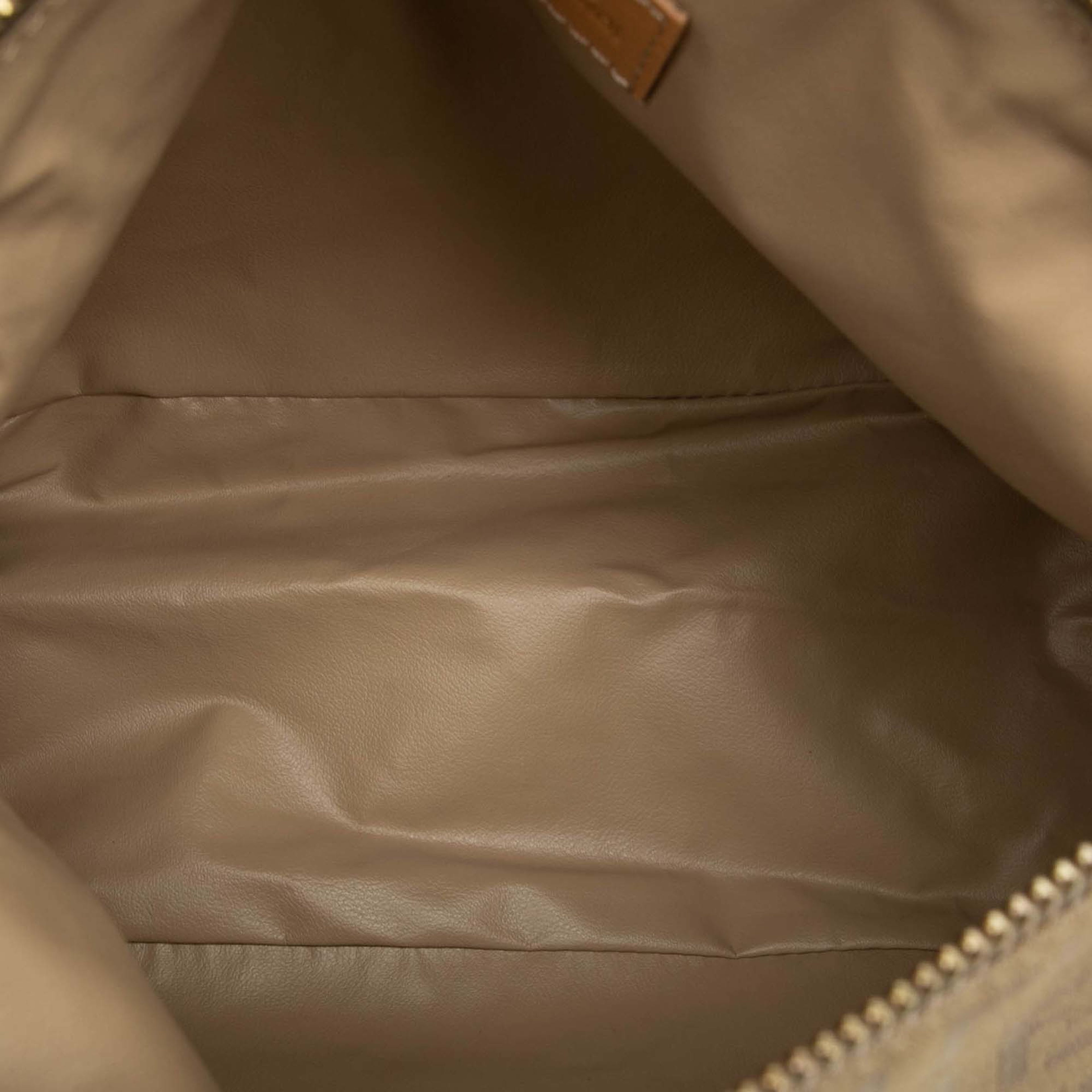 Fendi Zucchino Canvas Handbag, från Luxclusif, i färgen beige. Klicka för att öppna bilden i stort format