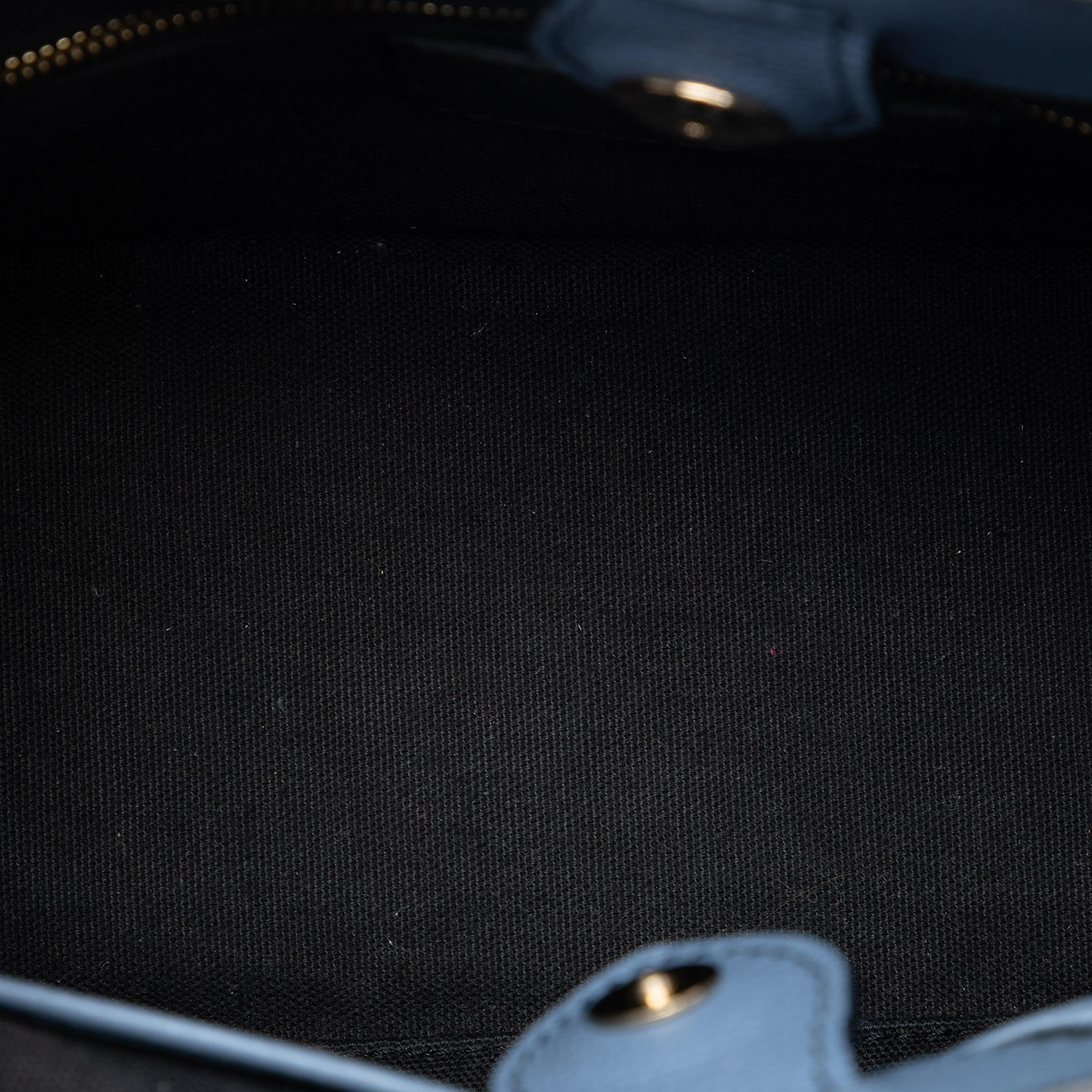 Burberry Small Leather And House Check Banner Satchel, från Luxclusif, i färgen light blue. Klicka för att öppna bilden i stort format
