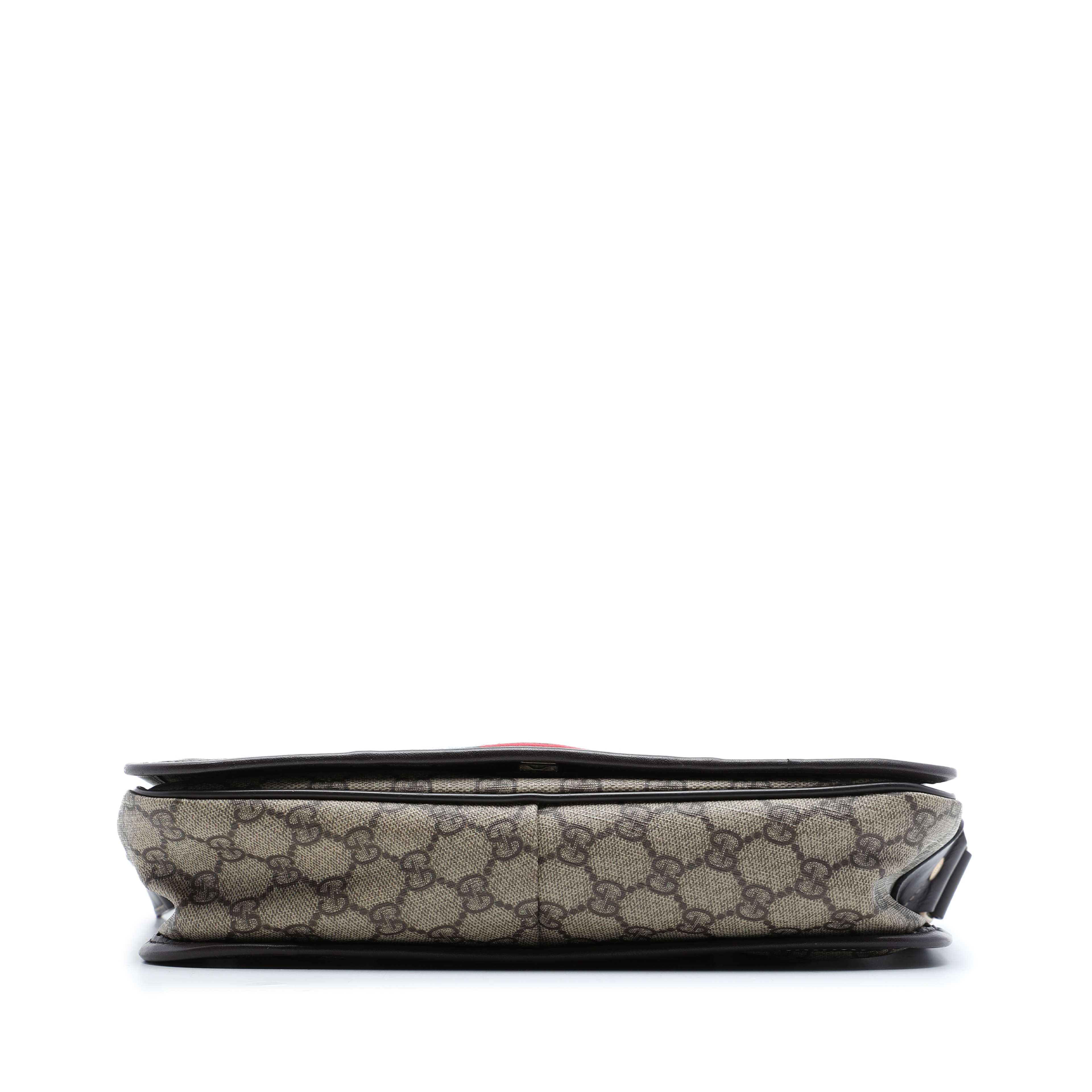 Gucci Gg Supreme Web Crossbody, från Luxclusif, i färgen beige. Klicka för att öppna bilden i stort format