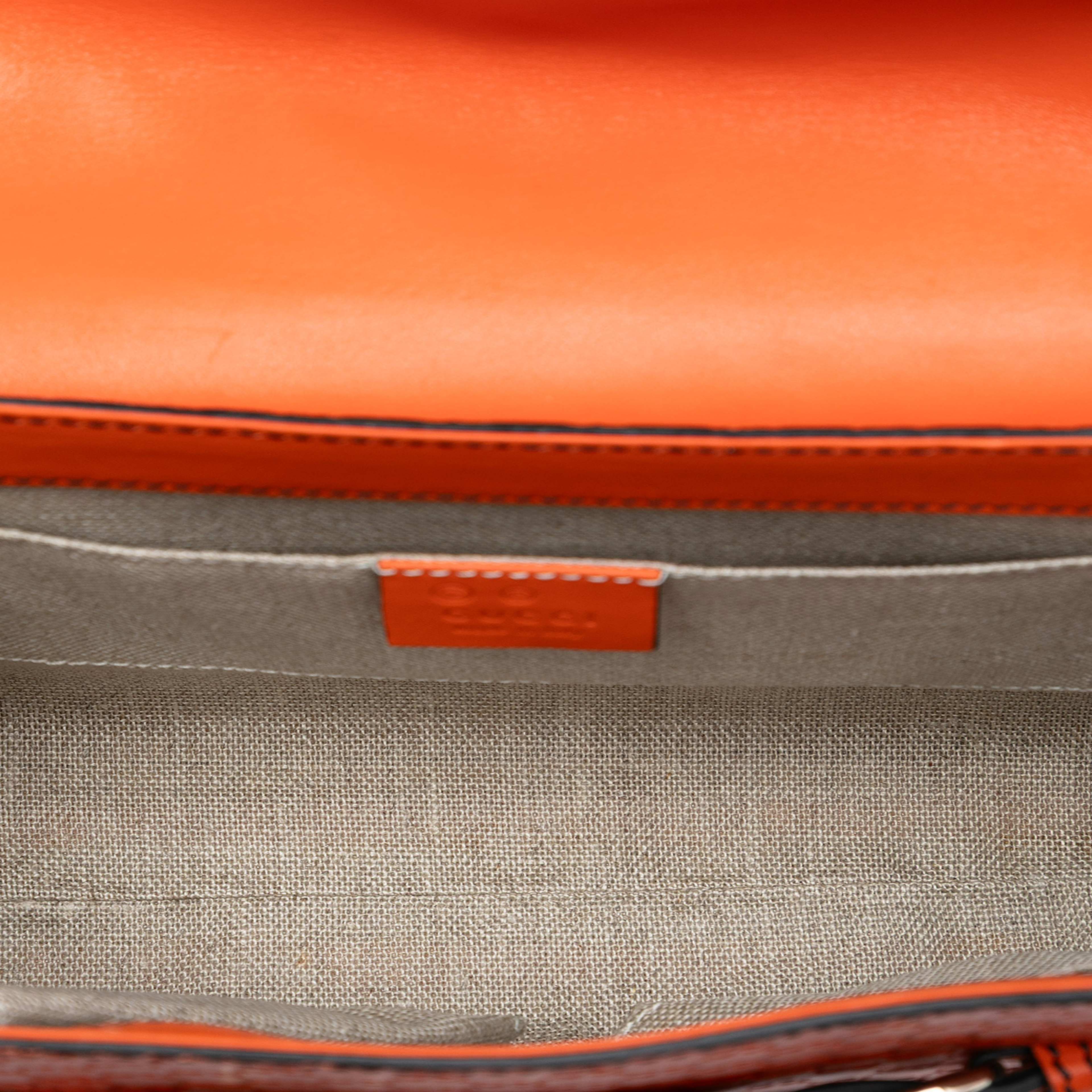 Gucci Medium Microguccissima Emily Shoulder Bag, från Luxclusif, i färgen orange. Klicka för att öppna bilden i stort format