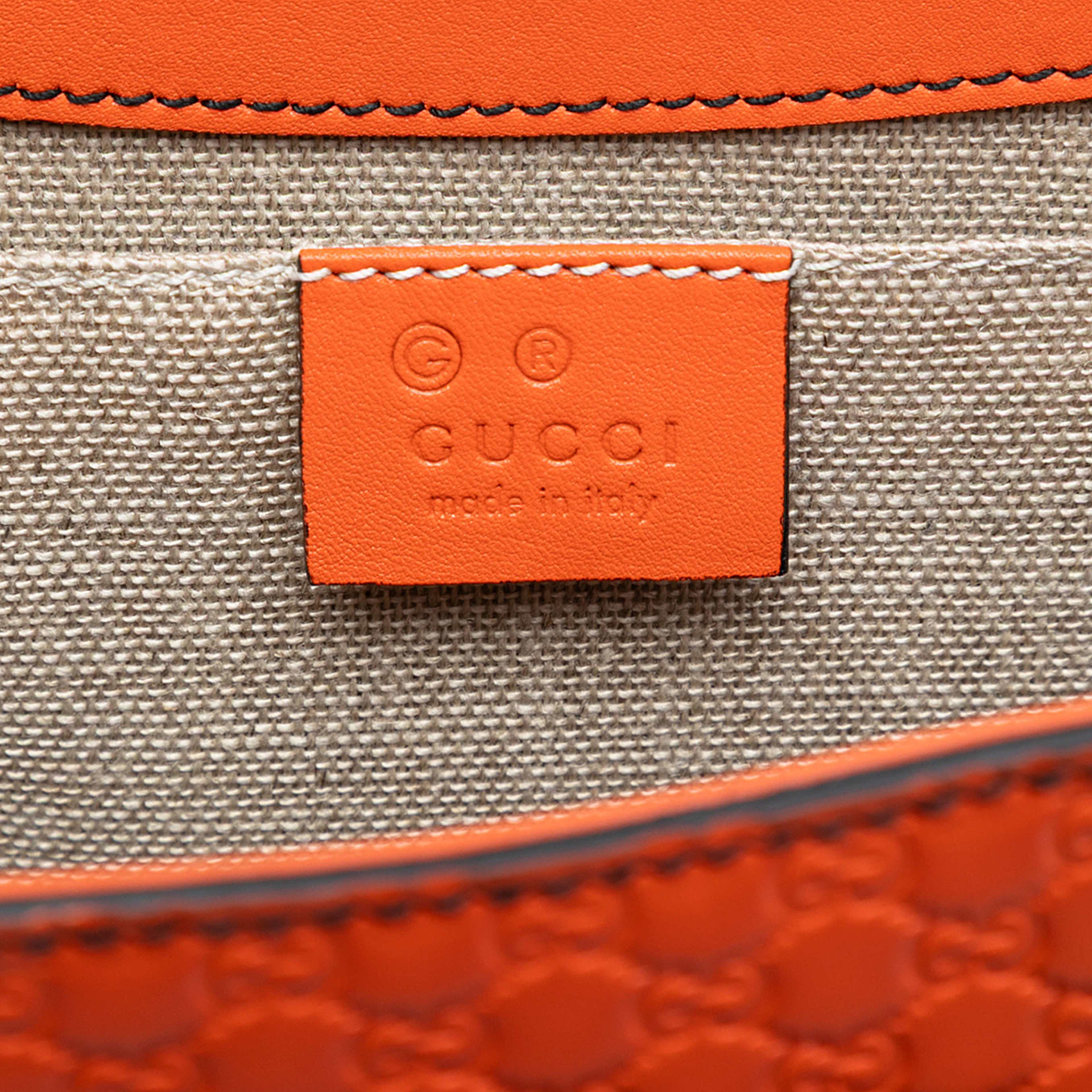 Gucci Medium Microguccissima Emily Shoulder Bag, från Luxclusif, i färgen orange. Klicka för att öppna bilden i stort format