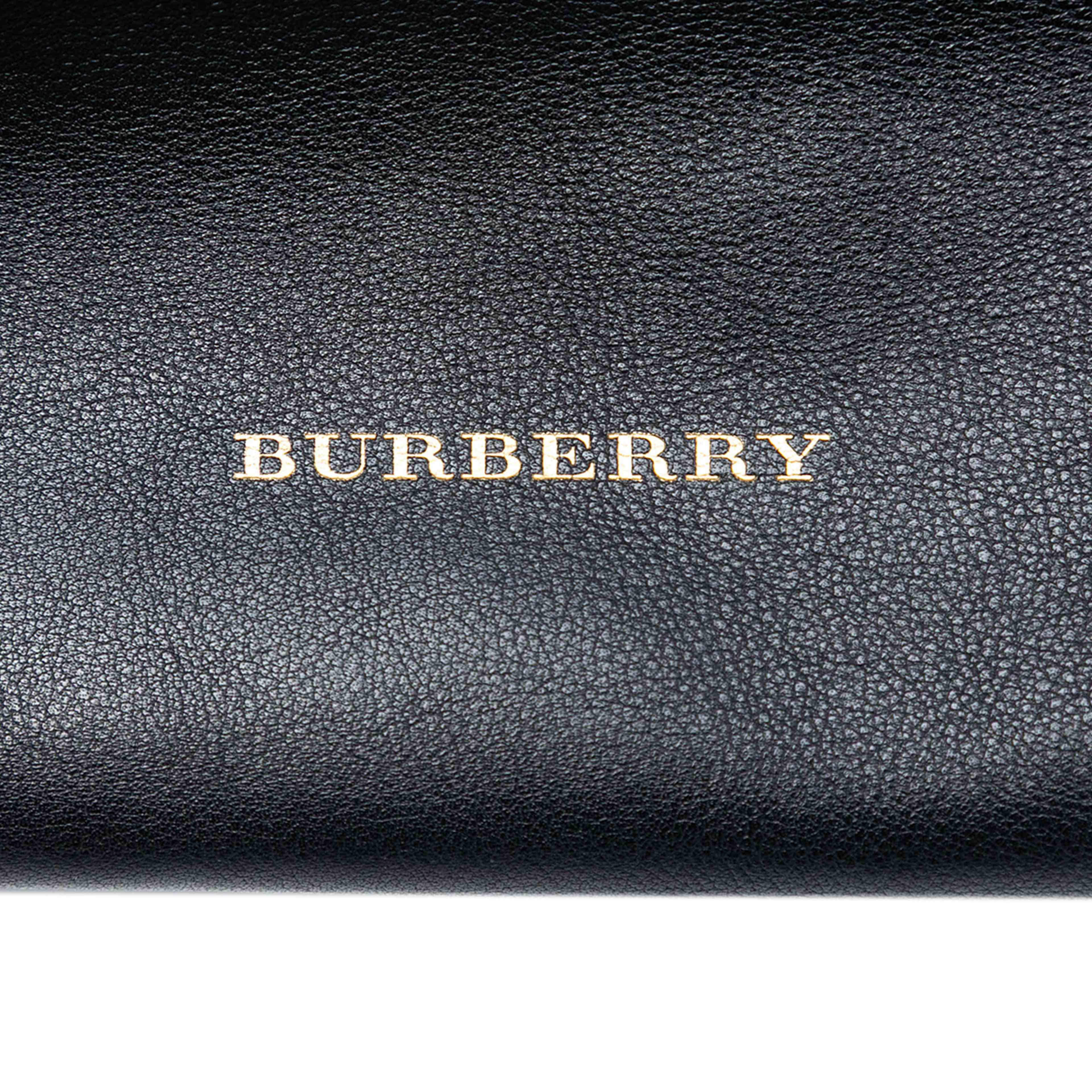 Burberry Medium Leather And House Check Banner Satchel, från Luxclusif, i färgen black. Klicka för att öppna bilden i stort format