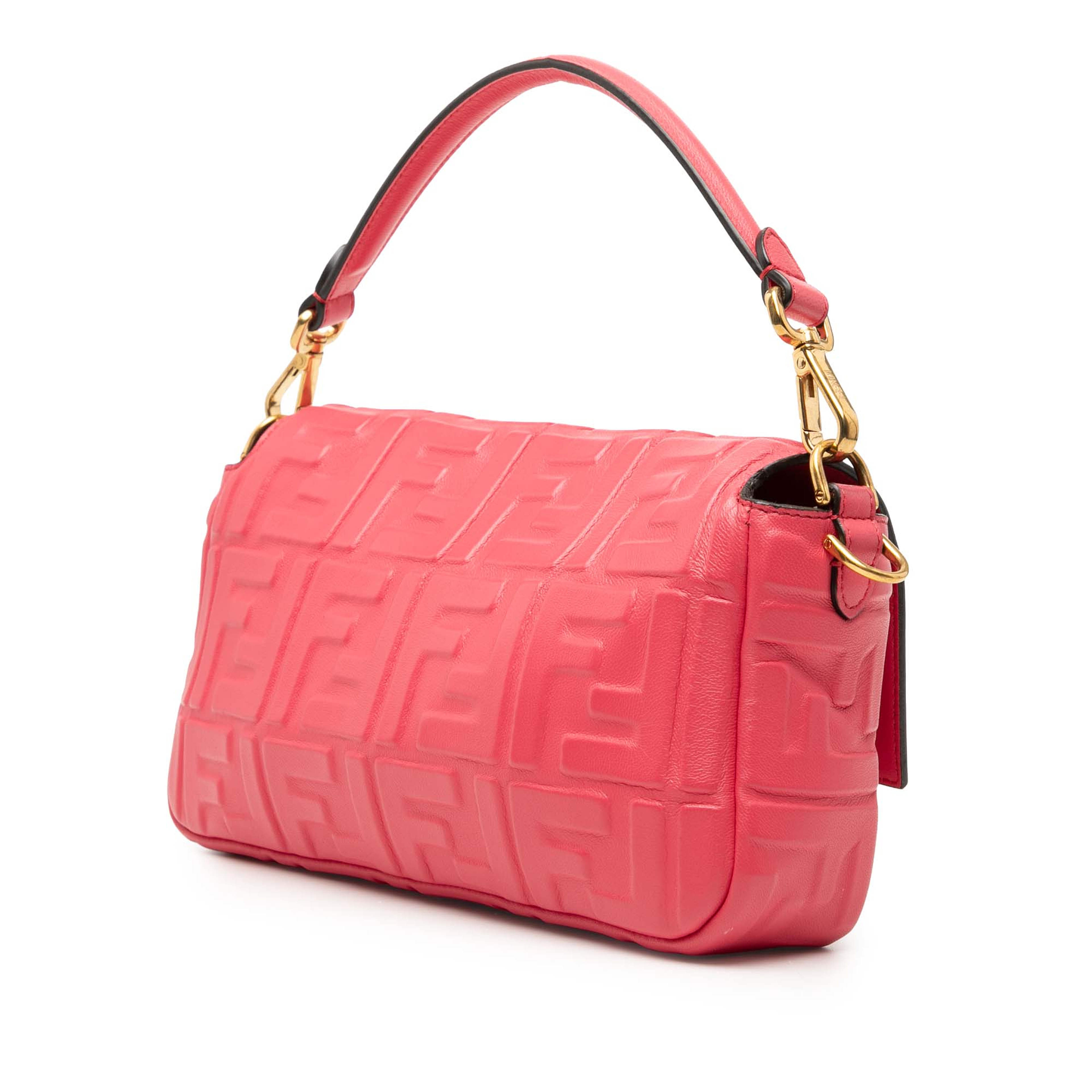 Fendi Zucca Embossed Leather Baguette Satchel, från Luxclusif, i färgen strawberry. Klicka för att öppna bilden i stort format