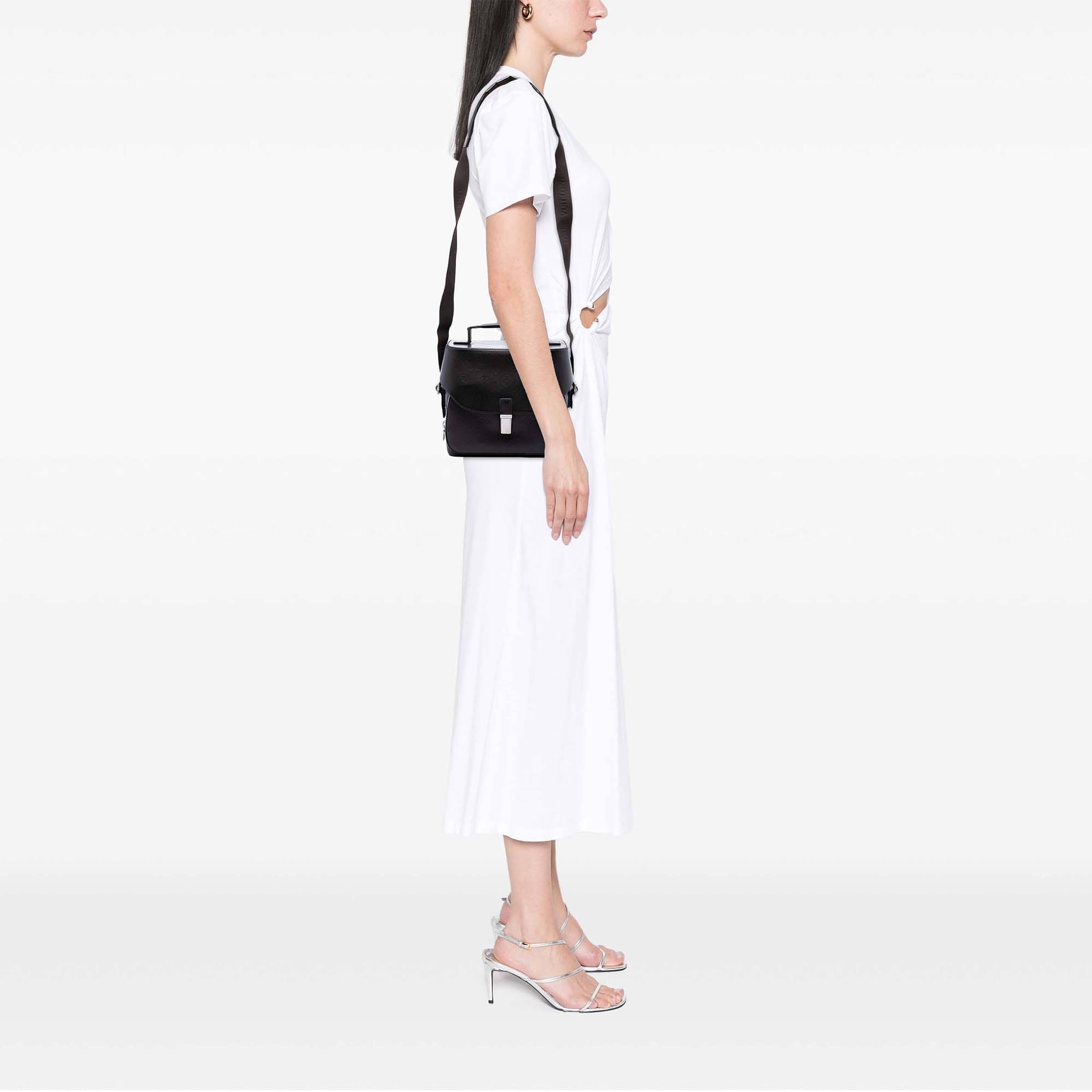 Louis Vuitton Monogram Glace Charly, från Luxclusif, i färgen brun. Klicka för att öppna bilden i stort format