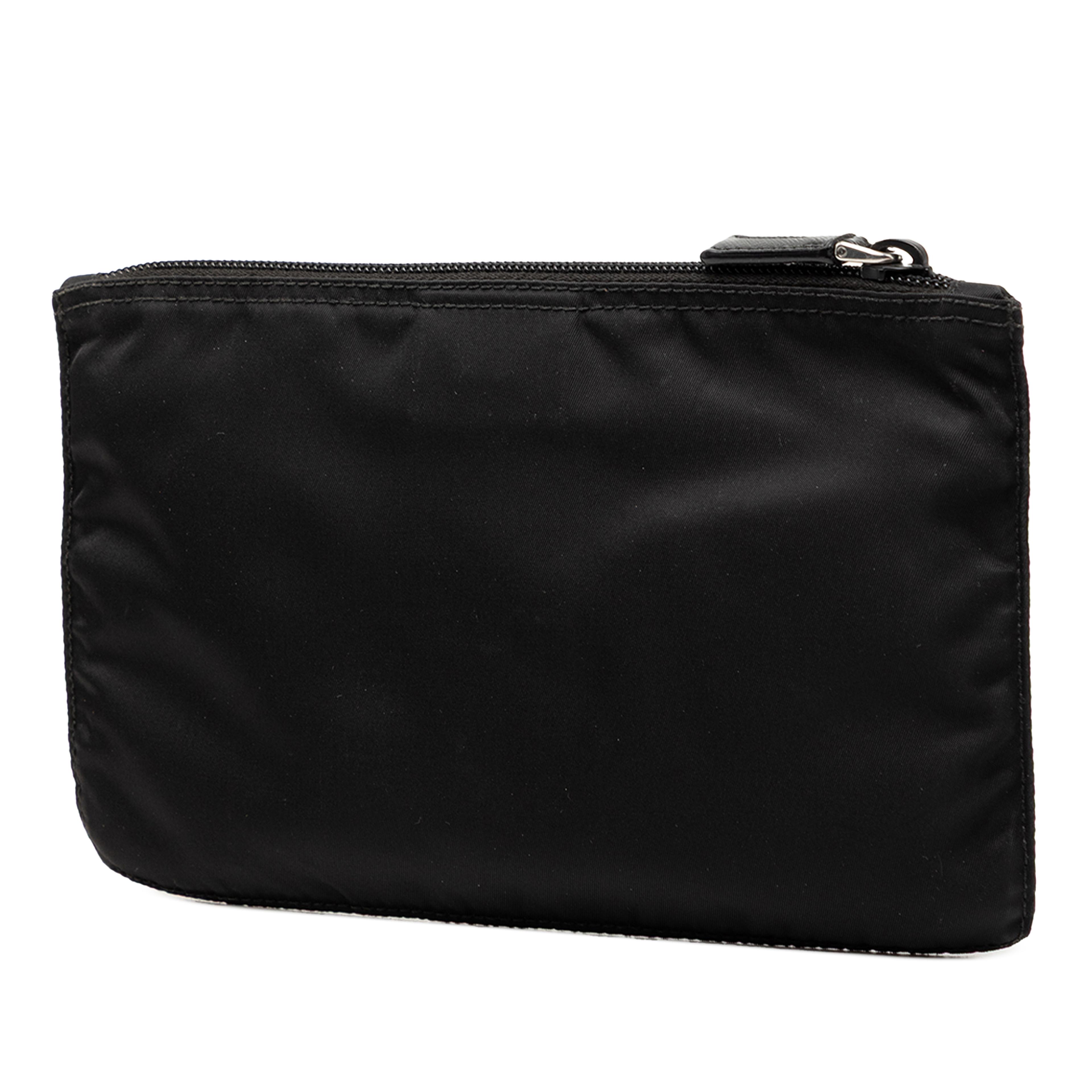 Prada Tessuto Zip Clutch, från Luxclusif, i färgen black. Klicka för att öppna bilden i stort format