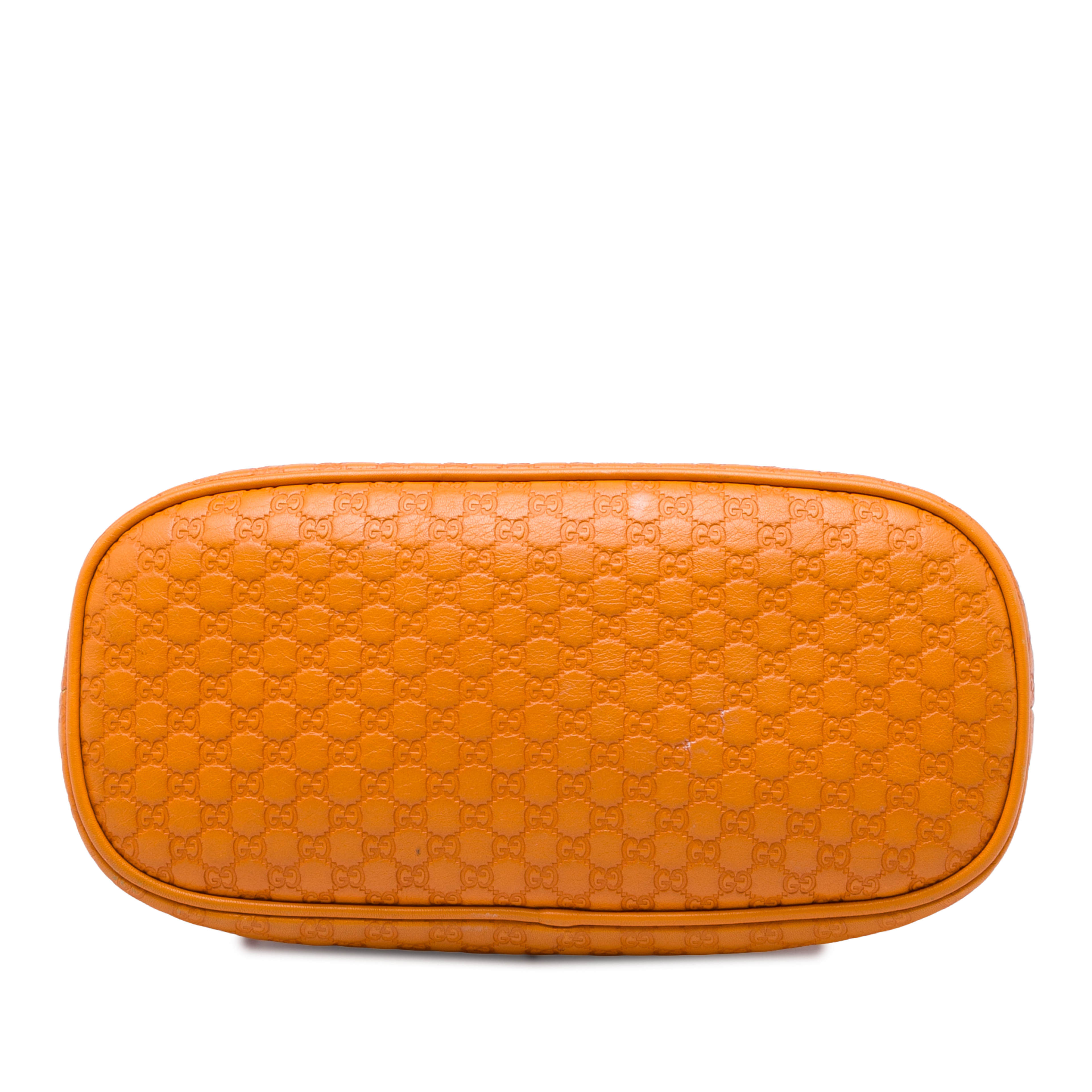 Gucci Mini Microguccissima Dome Satchel, från Luxclusif, i färgen orange. Klicka för att öppna bilden i stort format