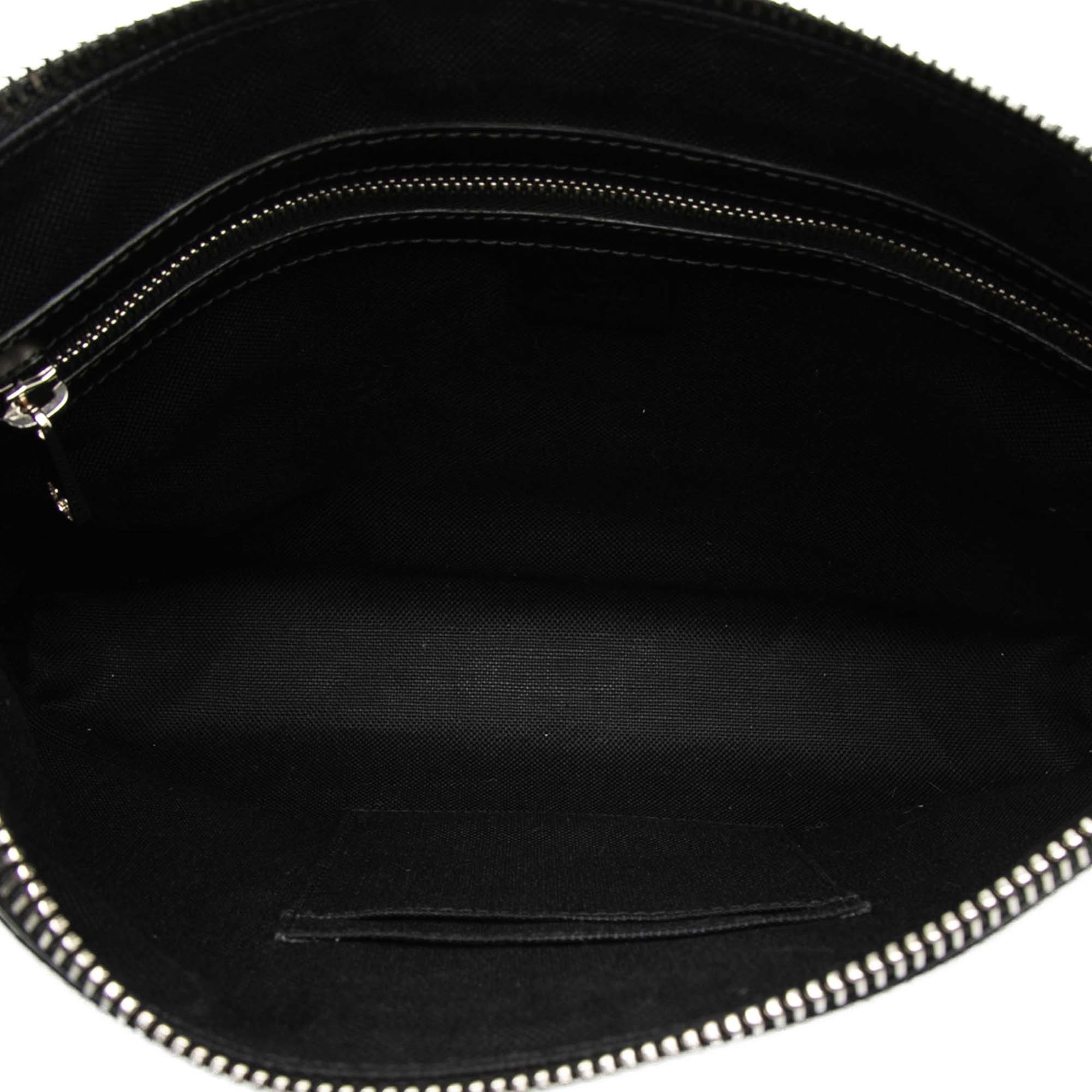 Gucci Gg Supreme Web Clutch, från Luxclusif, i färgen svart. Klicka för att öppna bilden i stort format