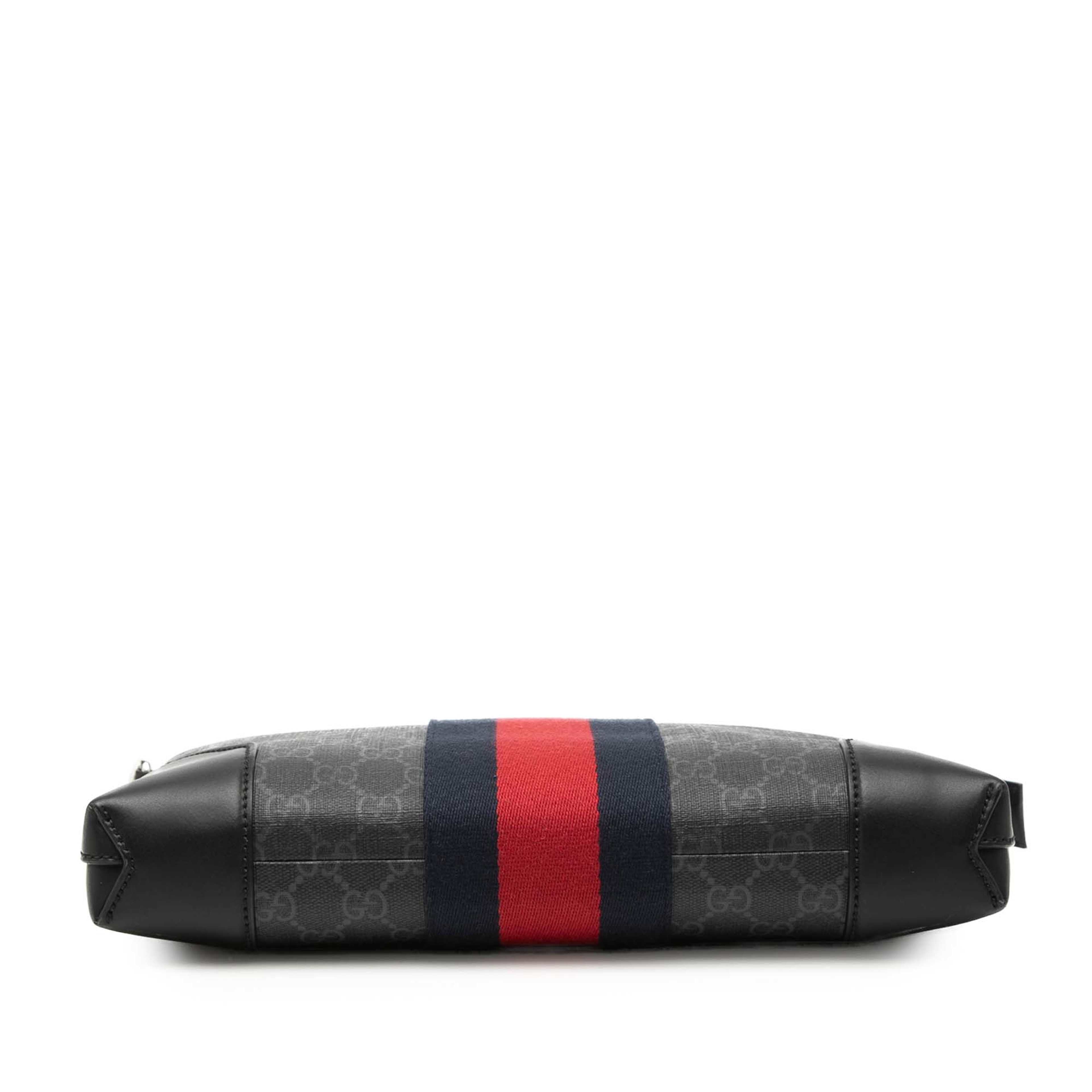 Gucci Gg Supreme Web Clutch, från Luxclusif, i färgen svart. Klicka för att öppna bilden i stort format