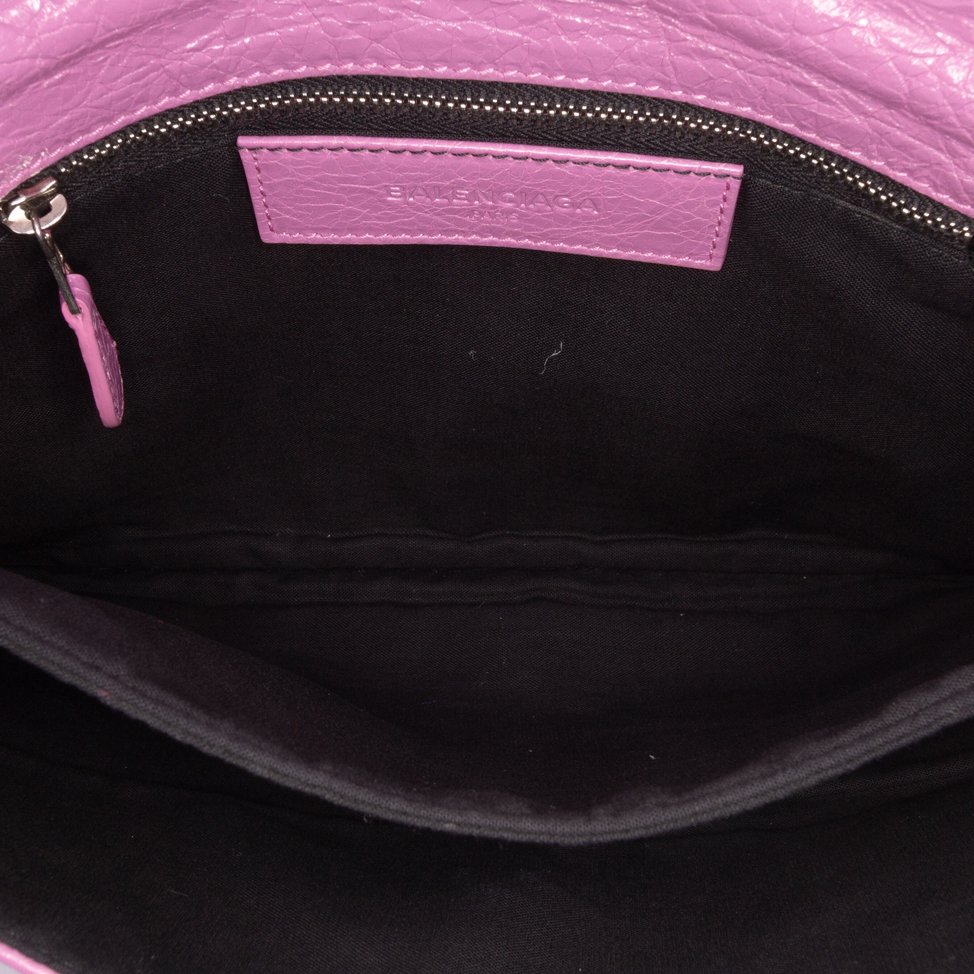 Balenciaga Lambskin Motocross Giant 12 Envelope Clutch, från Luxclusif, i färgen pink. Klicka för att öppna bilden i stort format