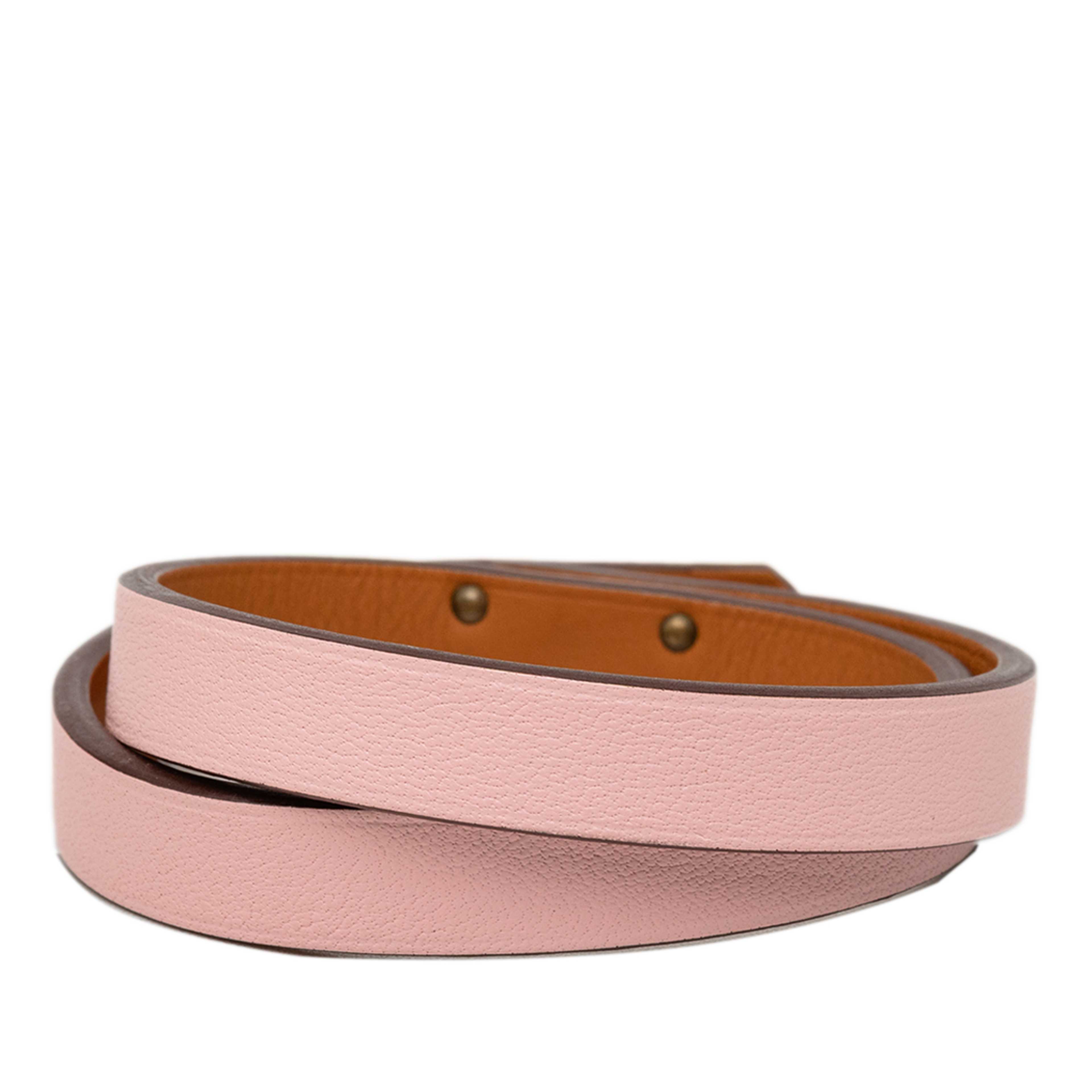 Hermès Swift Kelly Double Tour Bracelet, från Luxclusif, i färgen rosa. Klicka för att öppna bilden i stort format