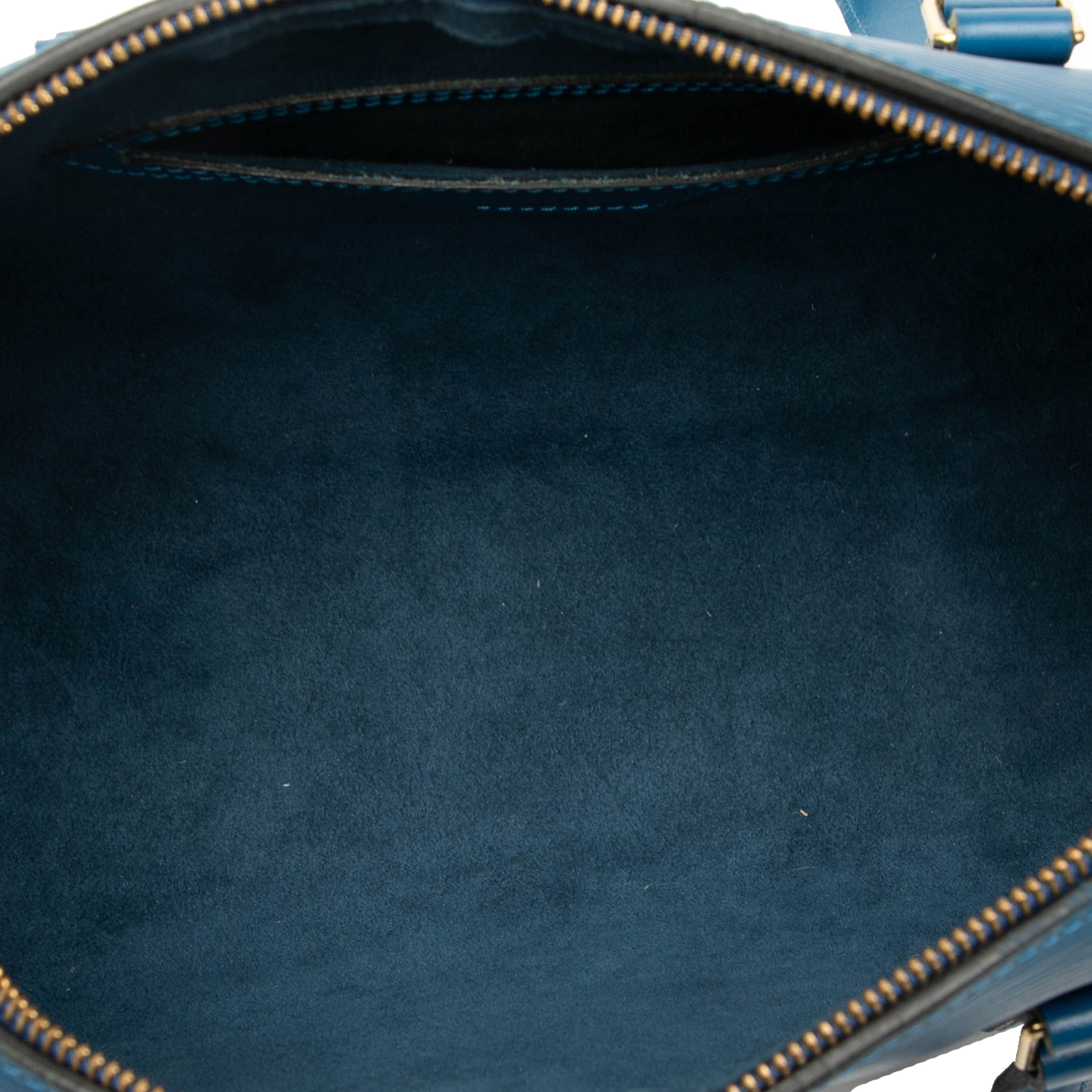 Louis Vuitton Epi Soufflot, från Luxclusif, i färgen blue. Klicka för att öppna bilden i stort format