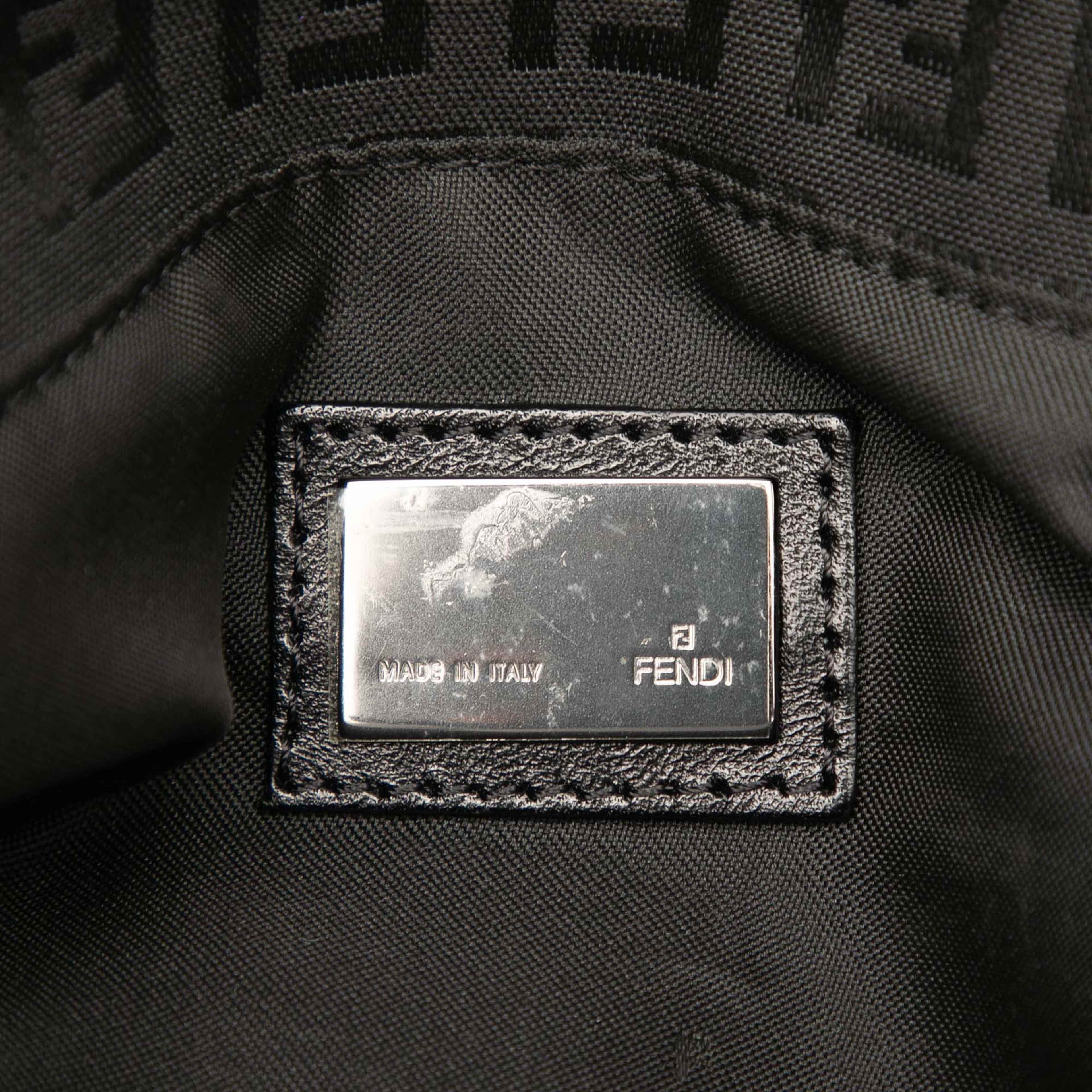 Fendi Zucchino Canvas Tote, från Luxclusif, i färgen black. Klicka för att öppna bilden i stort format