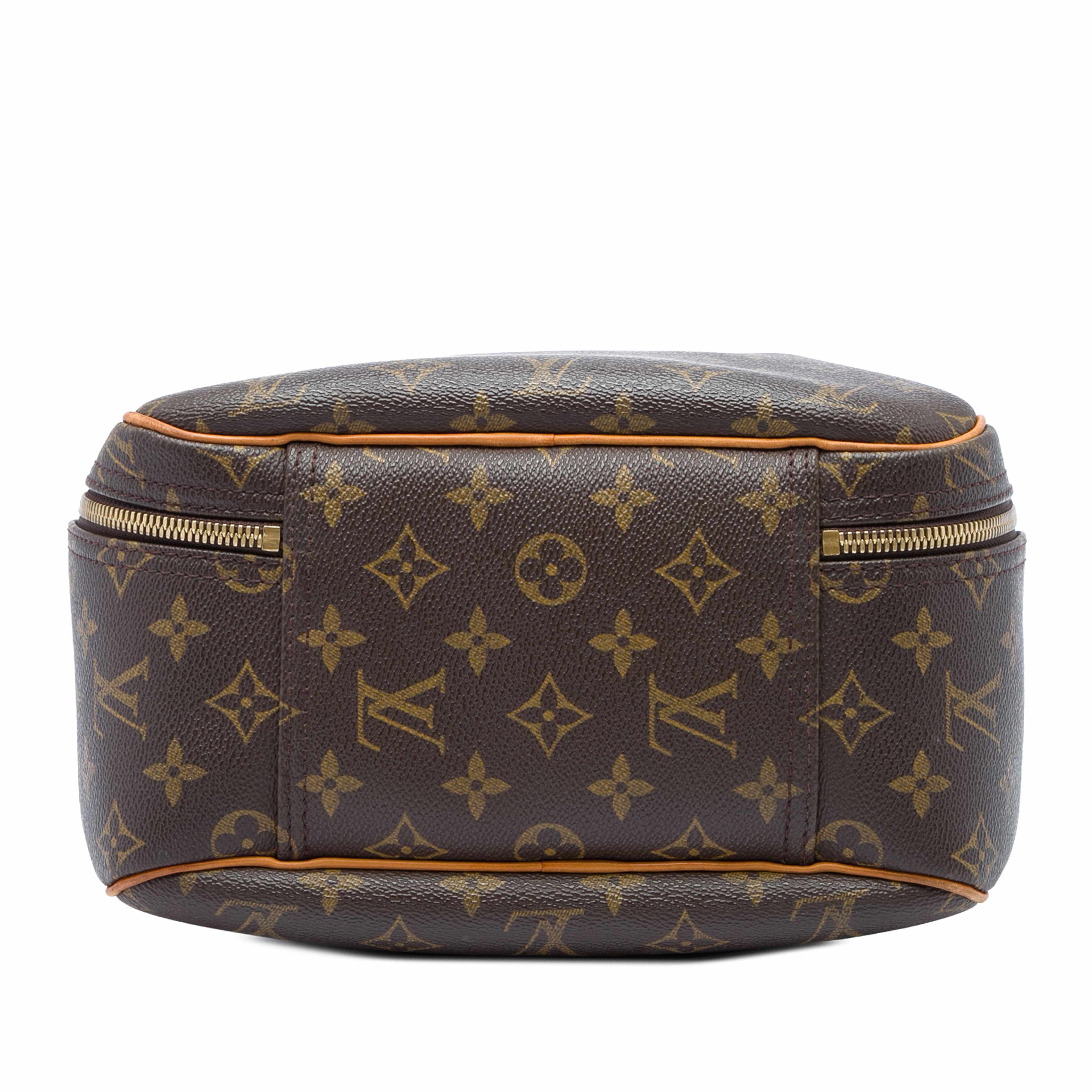 Louis Vuitton Monogram Excursion, från Luxclusif, i färgen brun. Klicka för att öppna bilden i stort format