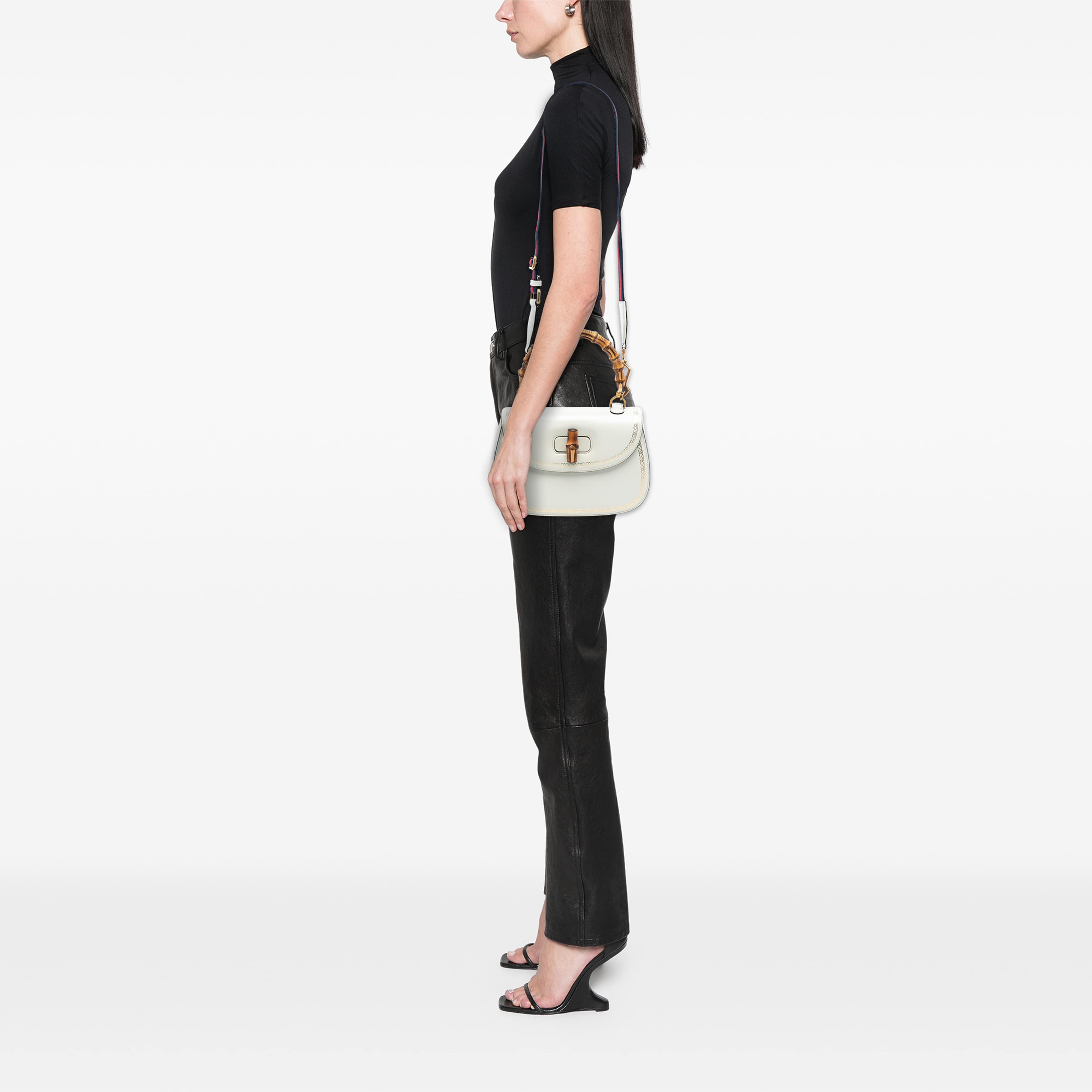 Gucci Calfskin Frame Print Bamboo Web Top Handle Bag, från Luxclusif, i färgen vit. Klicka för att öppna bilden i stort format
