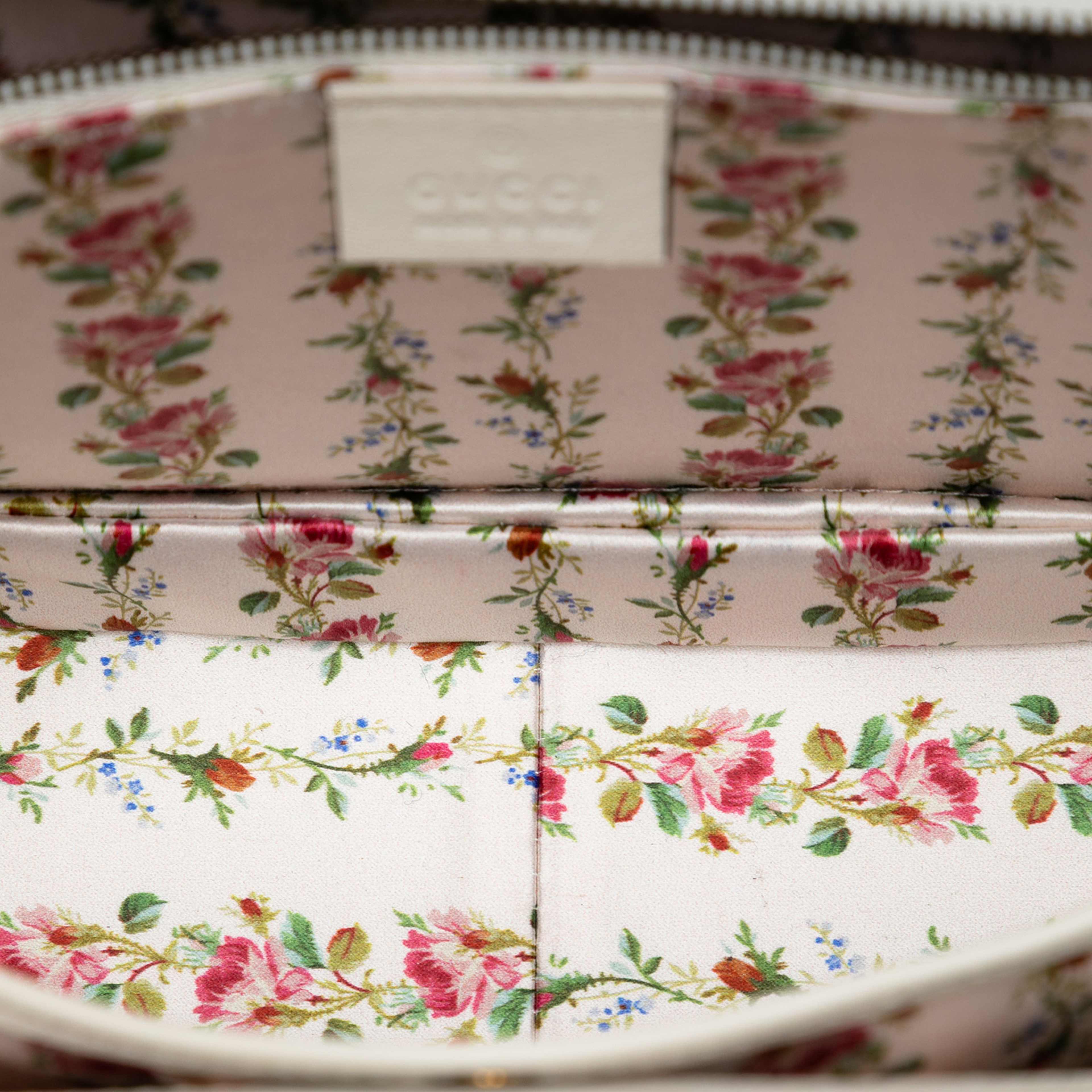 Gucci Calfskin Frame Print Bamboo Top Handle Bag, från Luxclusif, i färgen white. Klicka för att öppna bilden i stort format