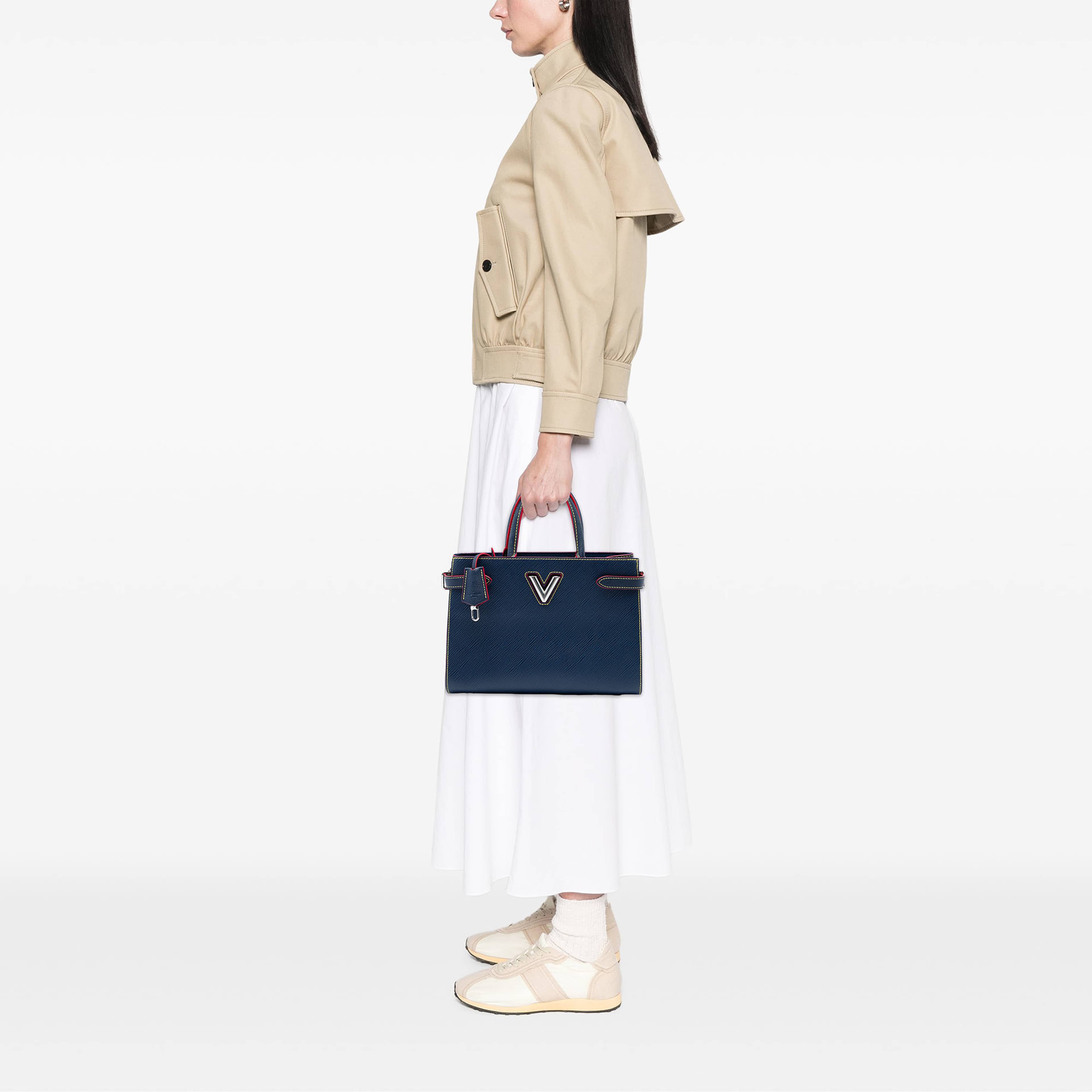 Louis Vuitton Epi Twist Satchel, från Luxclusif, i färgen blå. Klicka för att öppna bilden i stort format