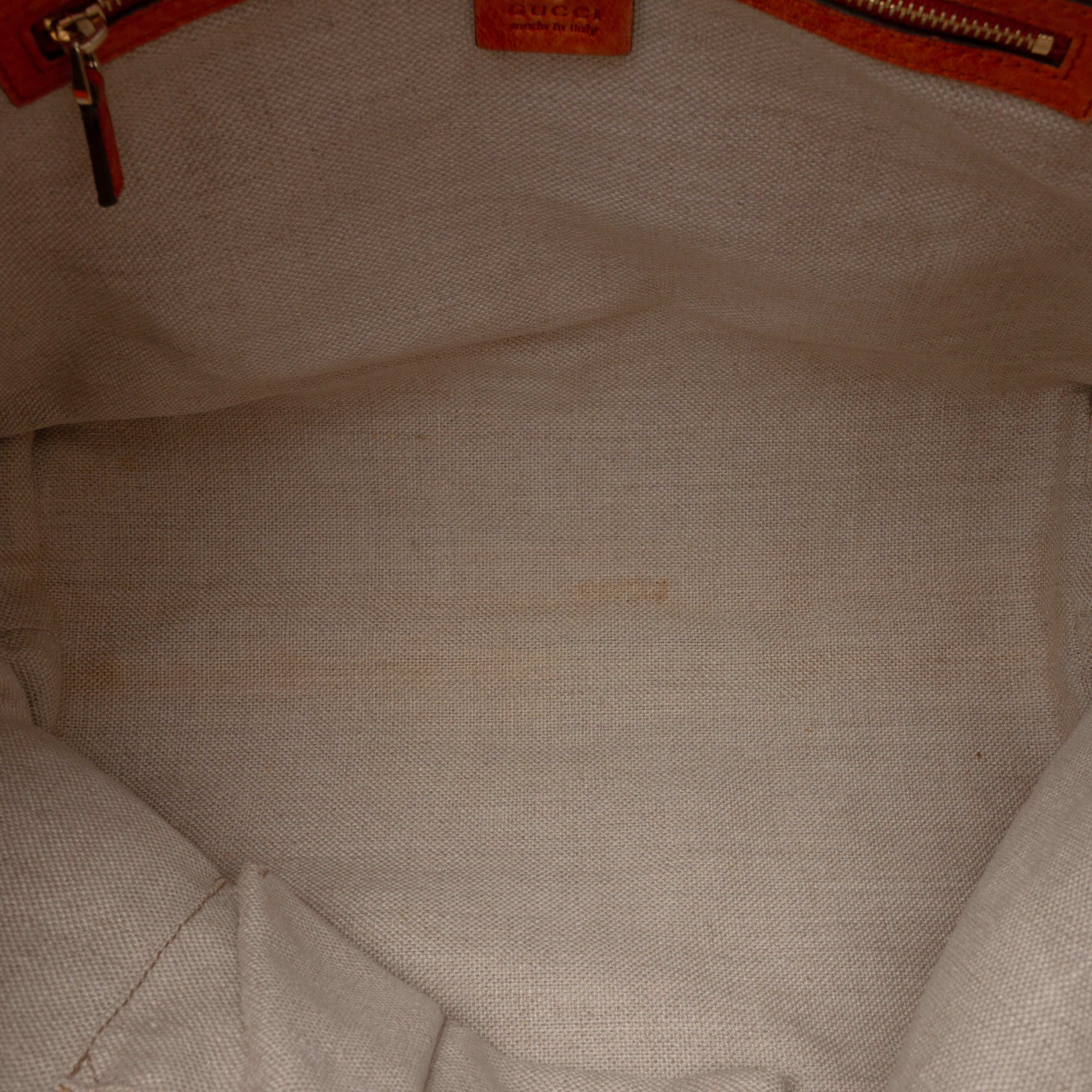 Gucci Medium Gg Canvas Bamboo Tassel Tote, från Luxclusif, i färgen beige. Klicka för att öppna bilden i stort format