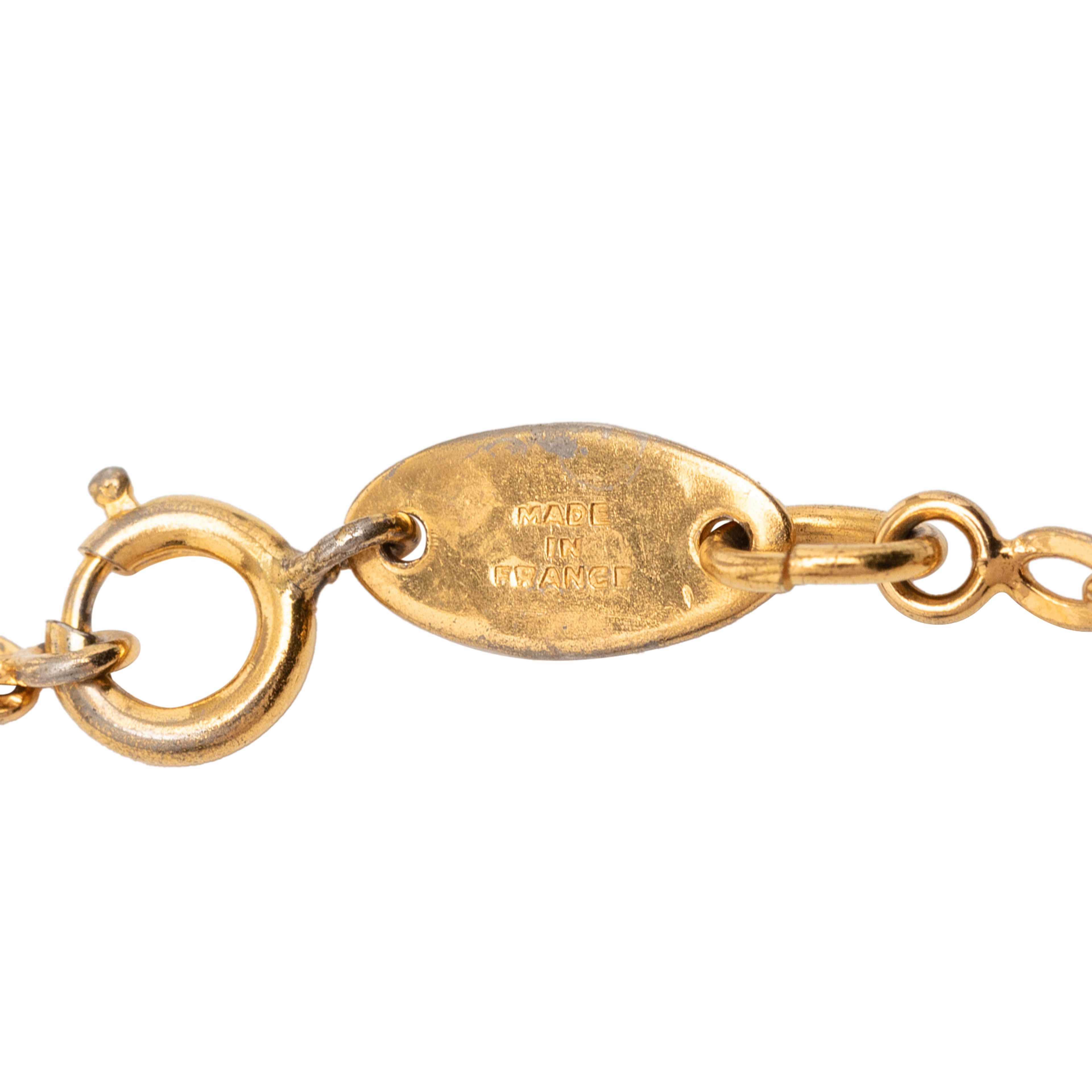 Chanel Gold Plated Cc Pendant Necklace, från Luxclusif, i färgen gold. Klicka för att öppna bilden i stort format