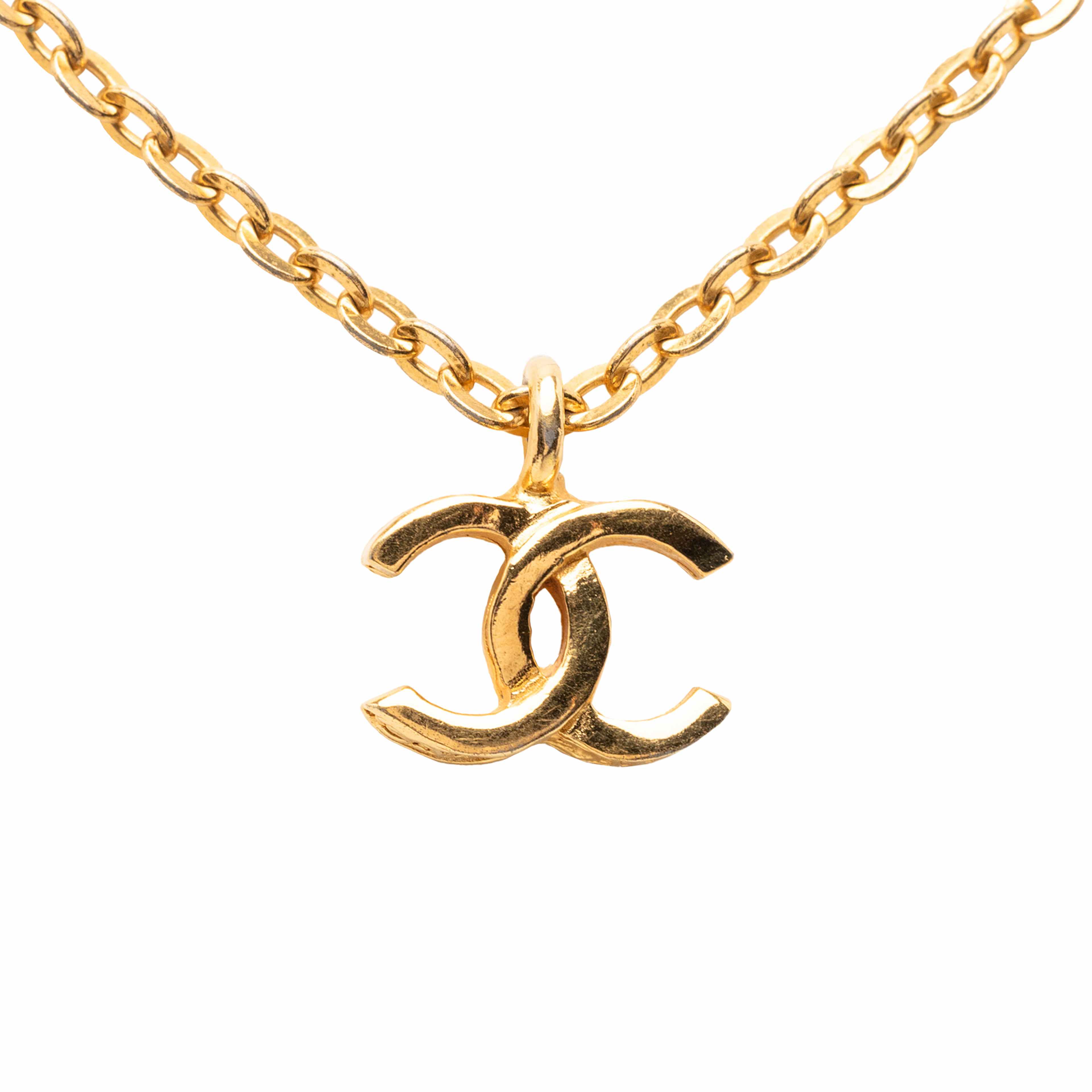Chanel Gold Plated Cc Pendant Necklace, från Luxclusif, i färgen gold. Klicka för att öppna bilden i stort format