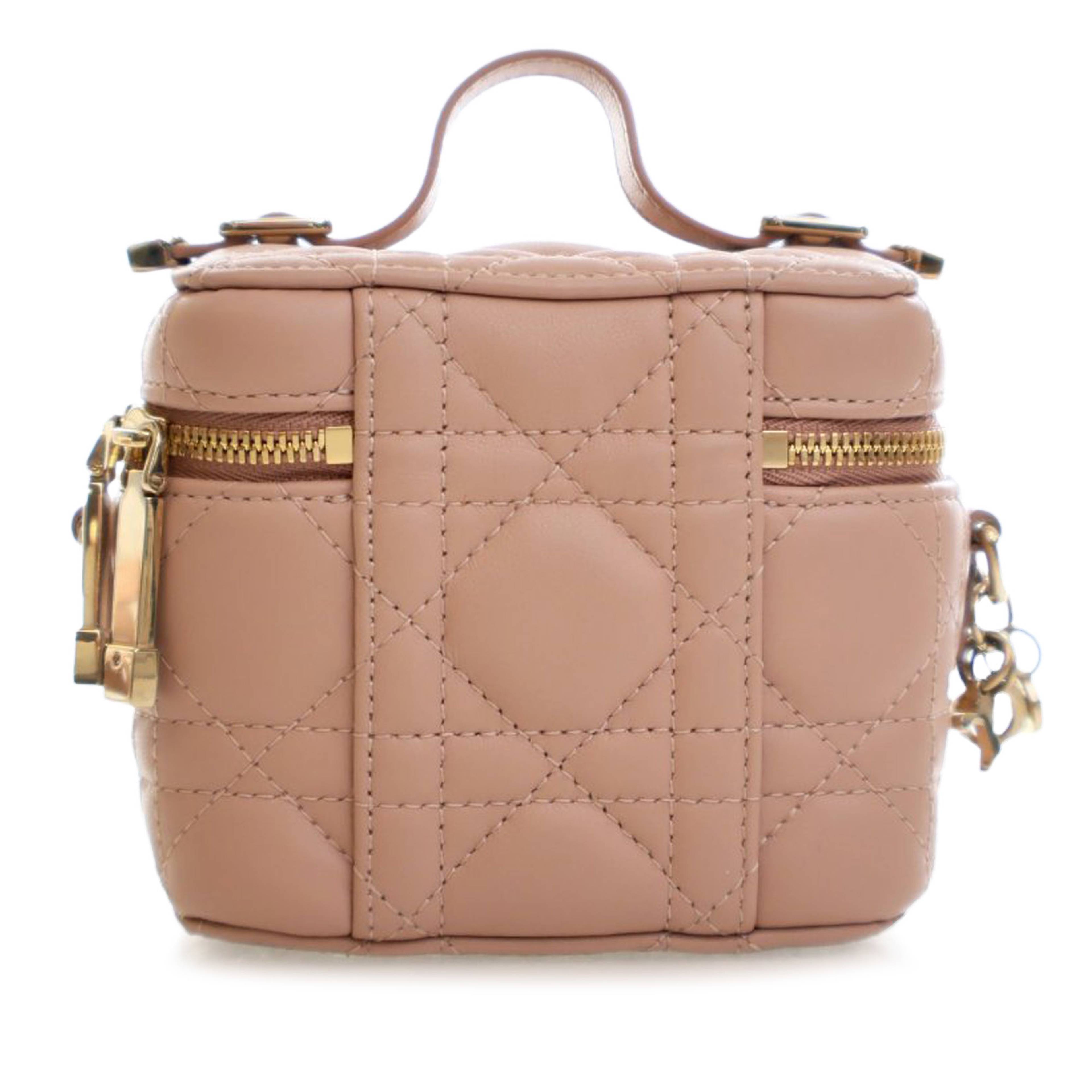 Dior Micro Lambskin Cannage Lady Dior Vanity Case, från Luxclusif, i färgen beige. Klicka för att öppna bilden i stort format