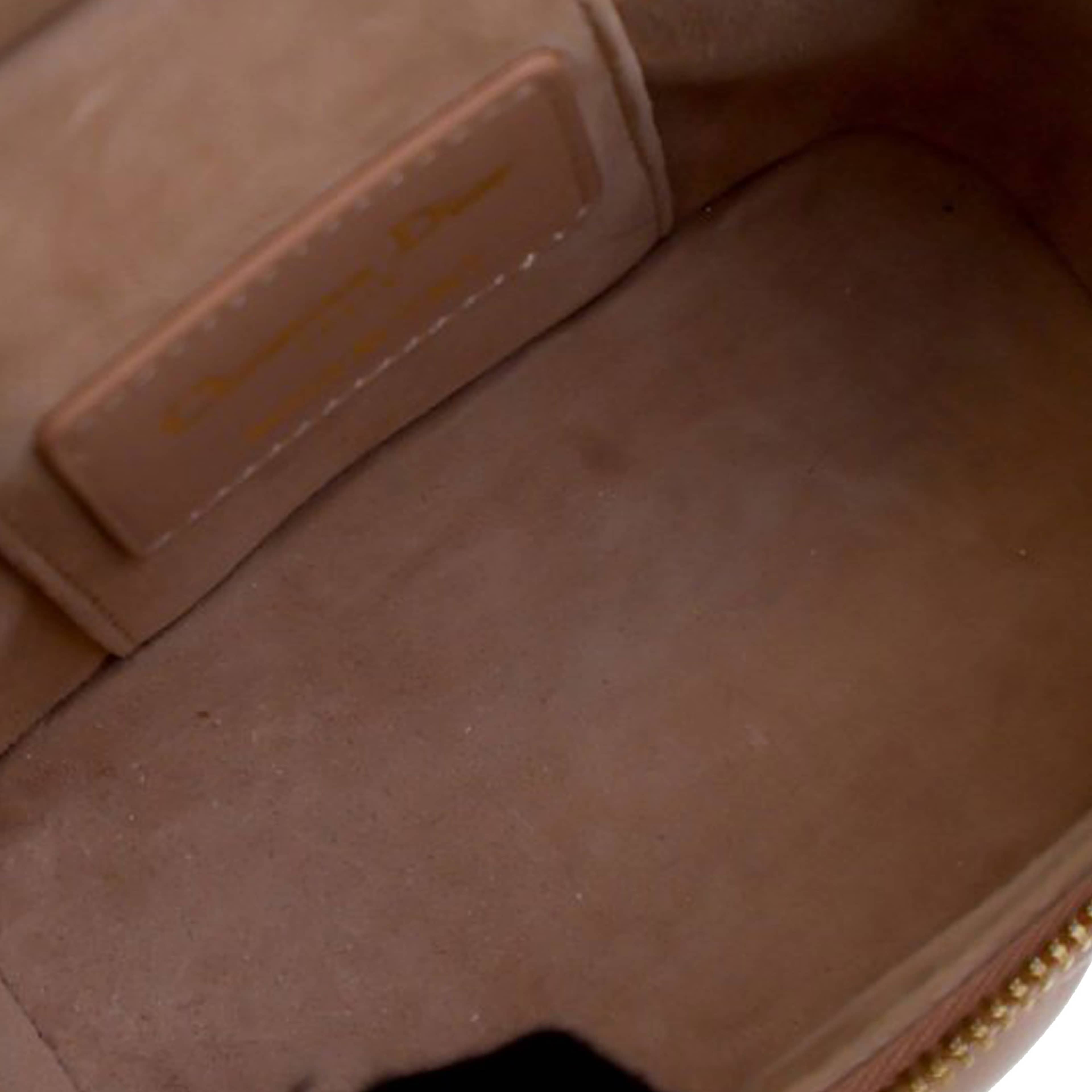 Dior Micro Lambskin Cannage Lady Dior Vanity Case, från Luxclusif, i färgen beige. Klicka för att öppna bilden i stort format