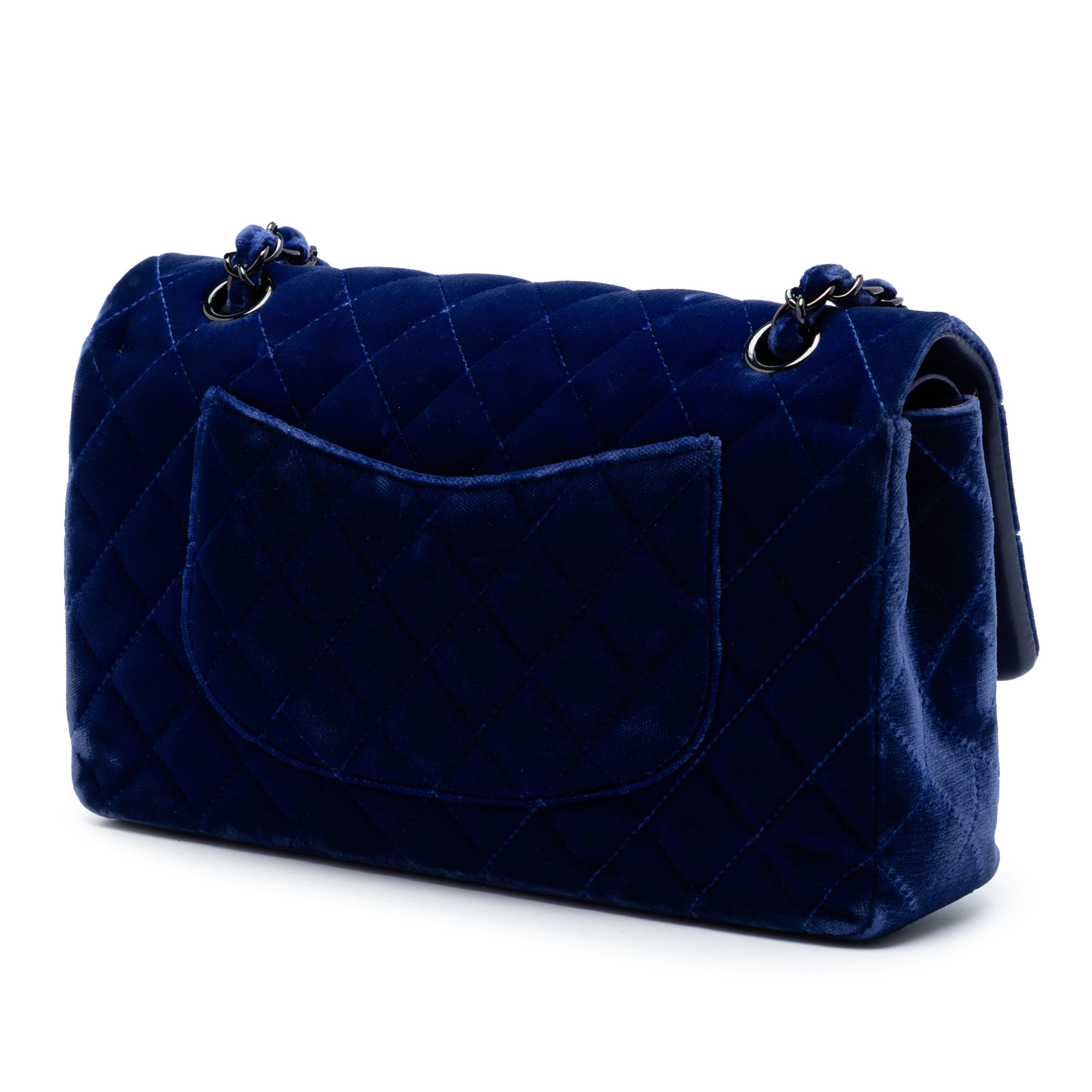 Chanel Medium Classic Velvet Double Flap, från Luxclusif, i färgen blå. Klicka för att öppna bilden i stort format