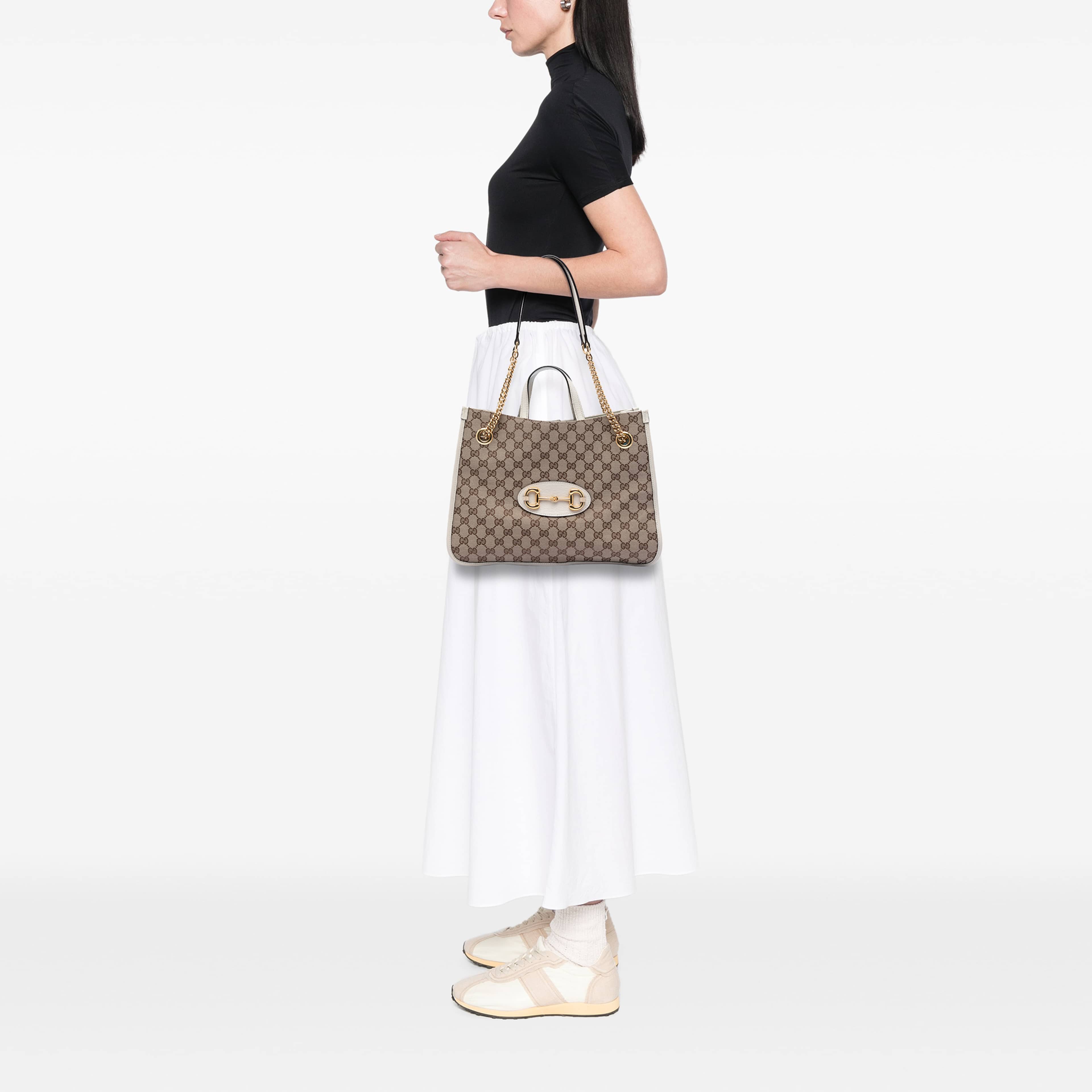 Gucci Medium Gg Canvas Horsebit 1955 Chain Tote, från Luxclusif, i färgen vit. Klicka för att öppna bilden i stort format