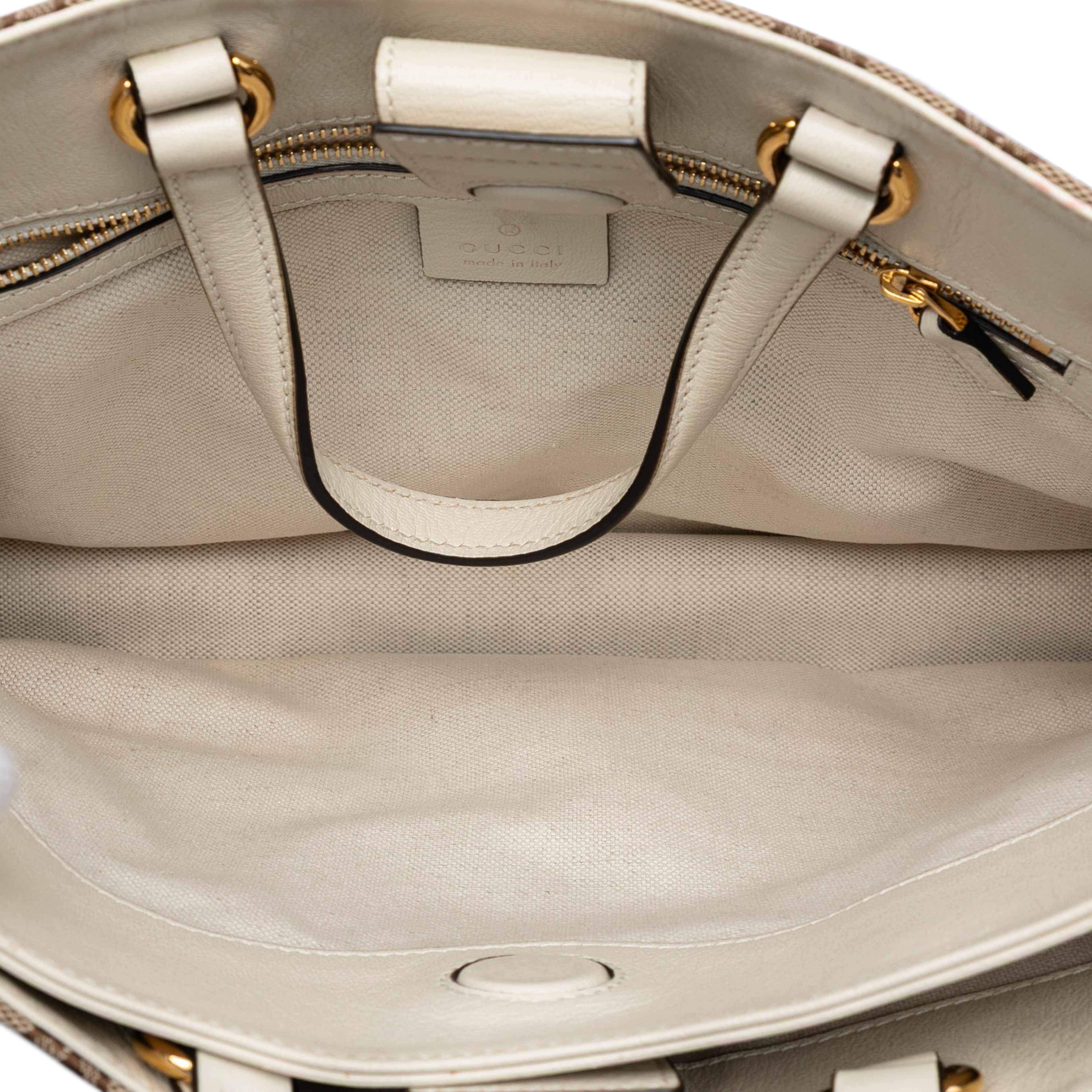 Gucci Medium Gg Canvas Horsebit 1955 Chain Tote, från Luxclusif, i färgen beige. Klicka för att öppna bilden i stort format