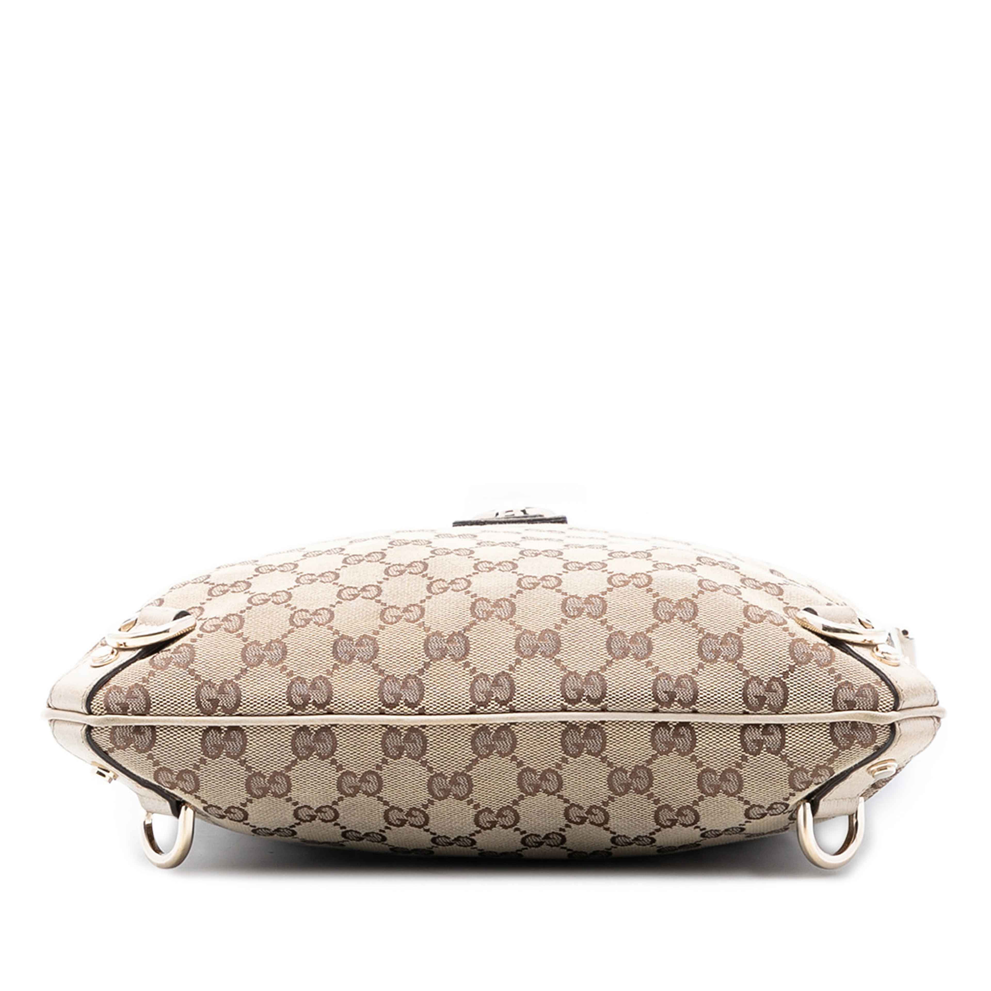 Gucci Gg Canvas Abbey D Ring Crossbody, från Luxclusif, i färgen beige. Klicka för att öppna bilden i stort format