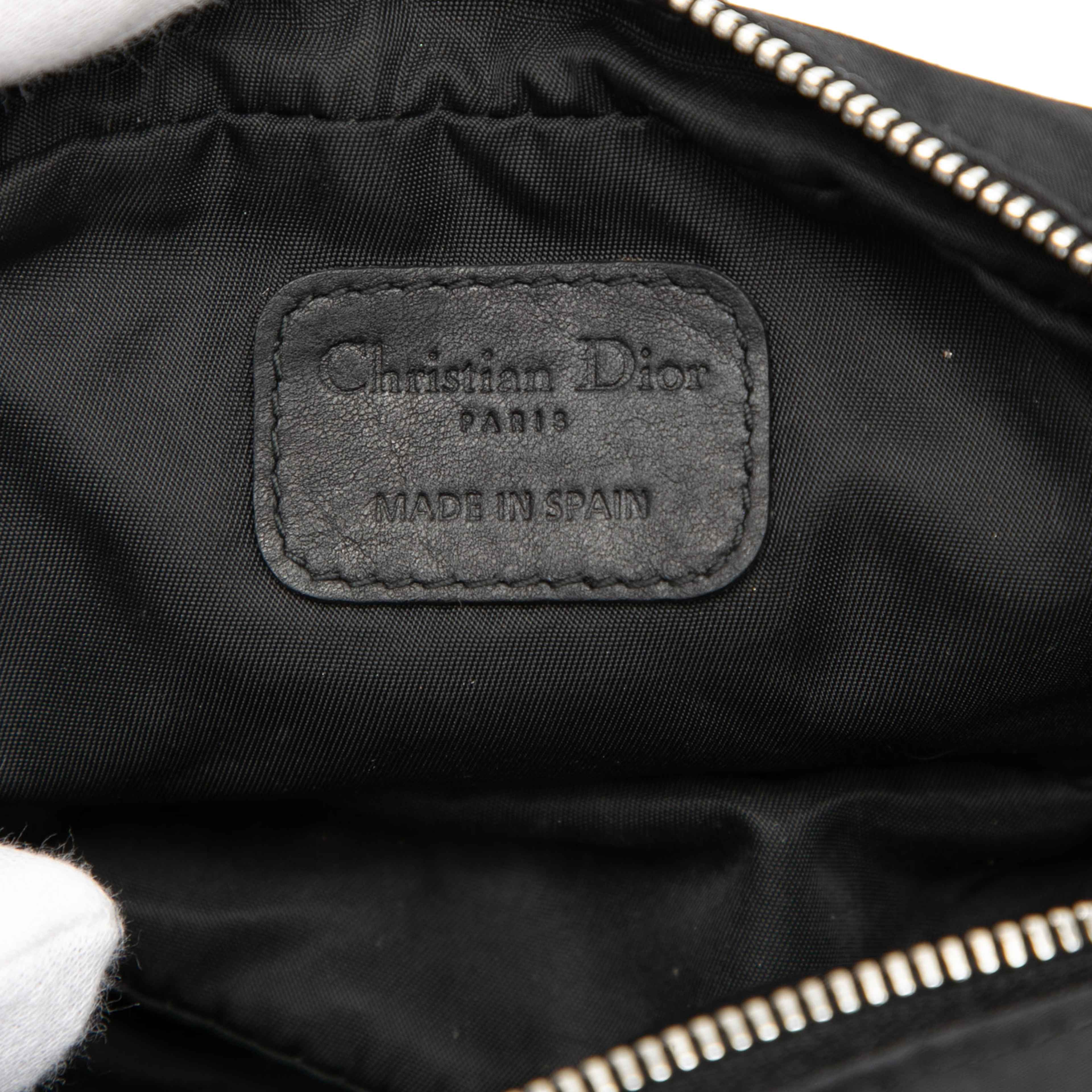 Dior Nylon Cannage Charm Trousse Cosmetic Bag, från Luxclusif, i färgen black. Klicka för att öppna bilden i stort format