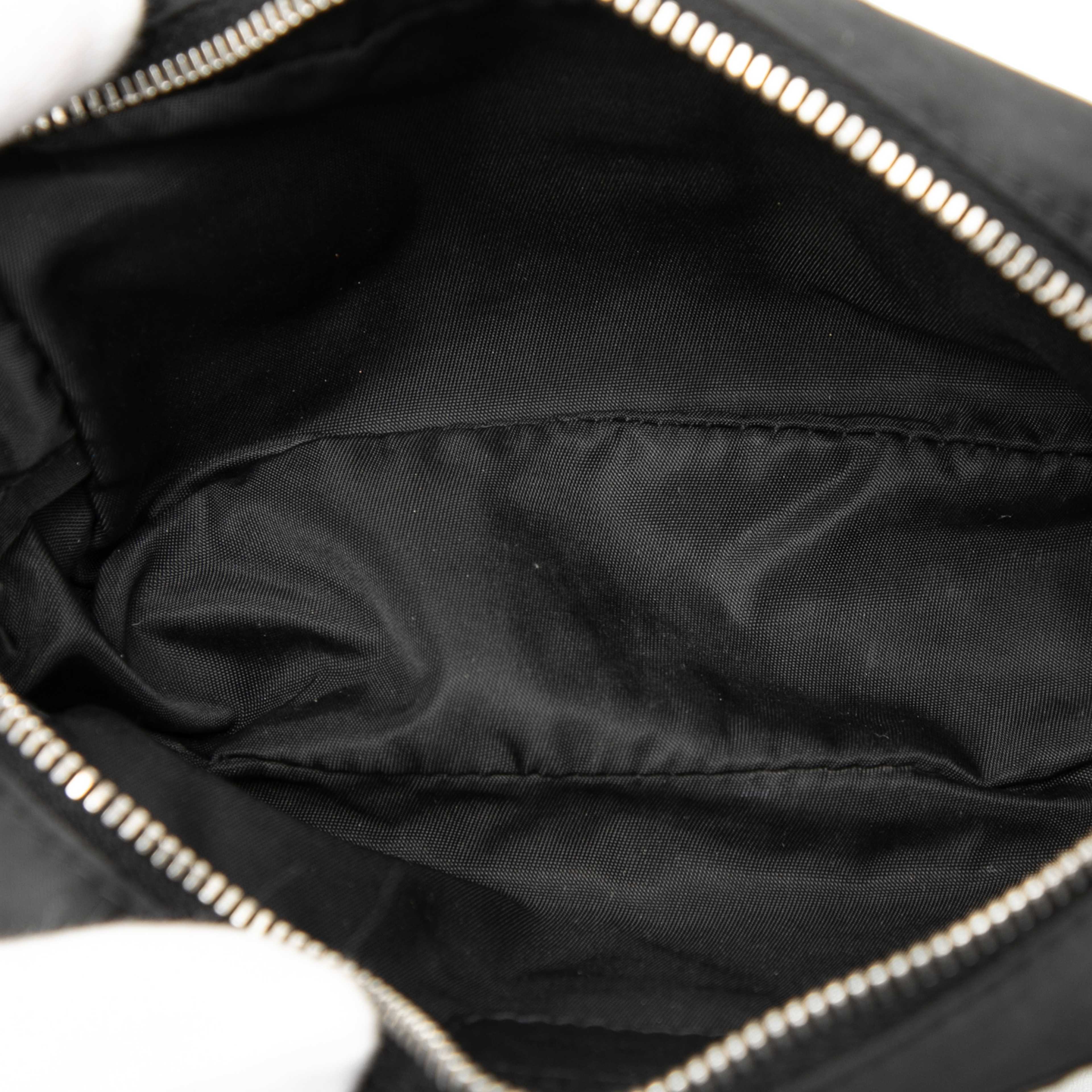 Dior Nylon Cannage Charm Trousse Cosmetic Bag, från Luxclusif, i färgen black. Klicka för att öppna bilden i stort format