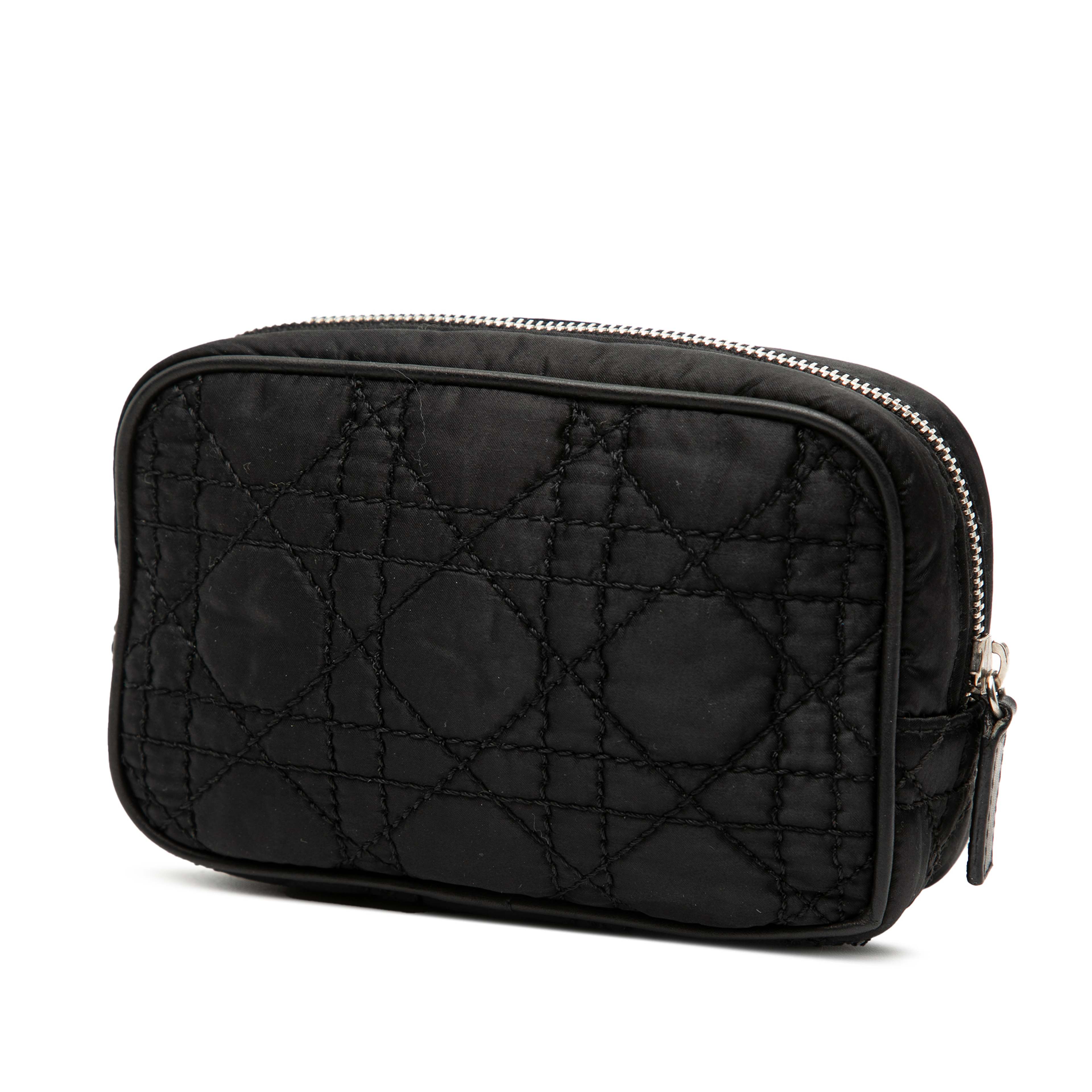 Dior Nylon Cannage Charm Trousse Cosmetic Bag, från Luxclusif, i färgen svart. Klicka för att öppna bilden i stort format