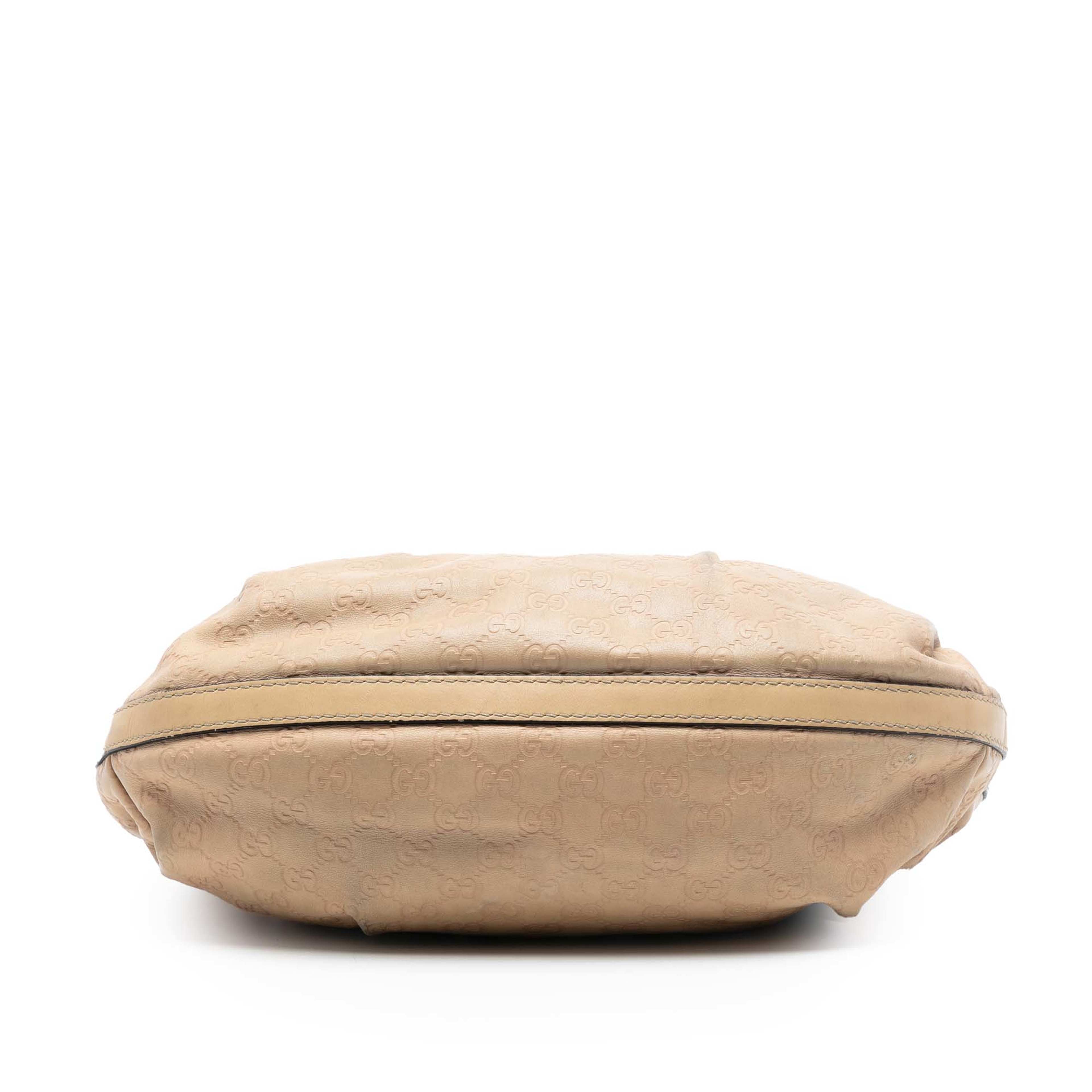 Gucci Guccissima Scarlett Tote, från Luxclusif, i färgen beige. Klicka för att öppna bilden i stort format