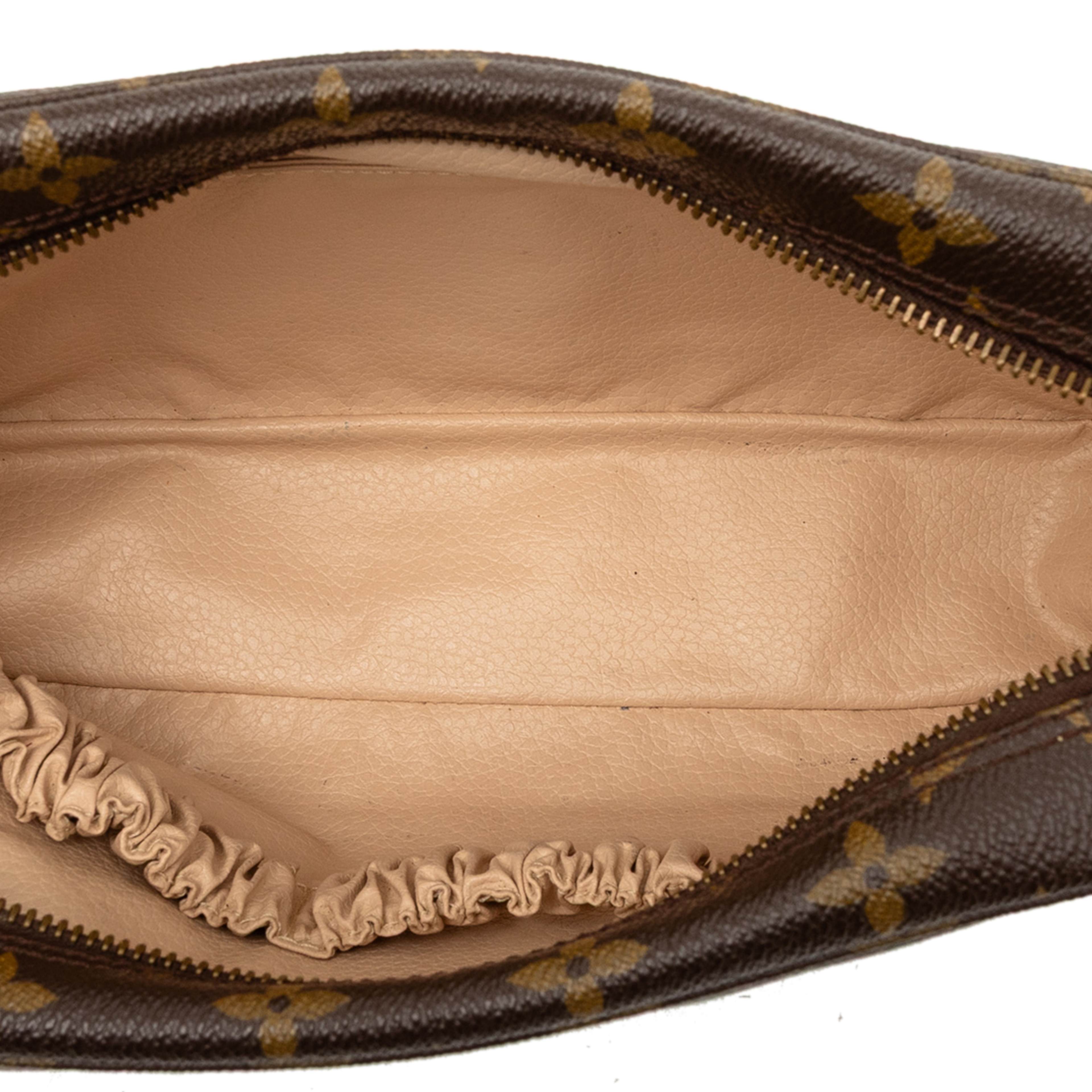 Louis Vuitton Monogram Trousse Toilette 23, från Luxclusif, i färgen brown. Klicka för att öppna bilden i stort format