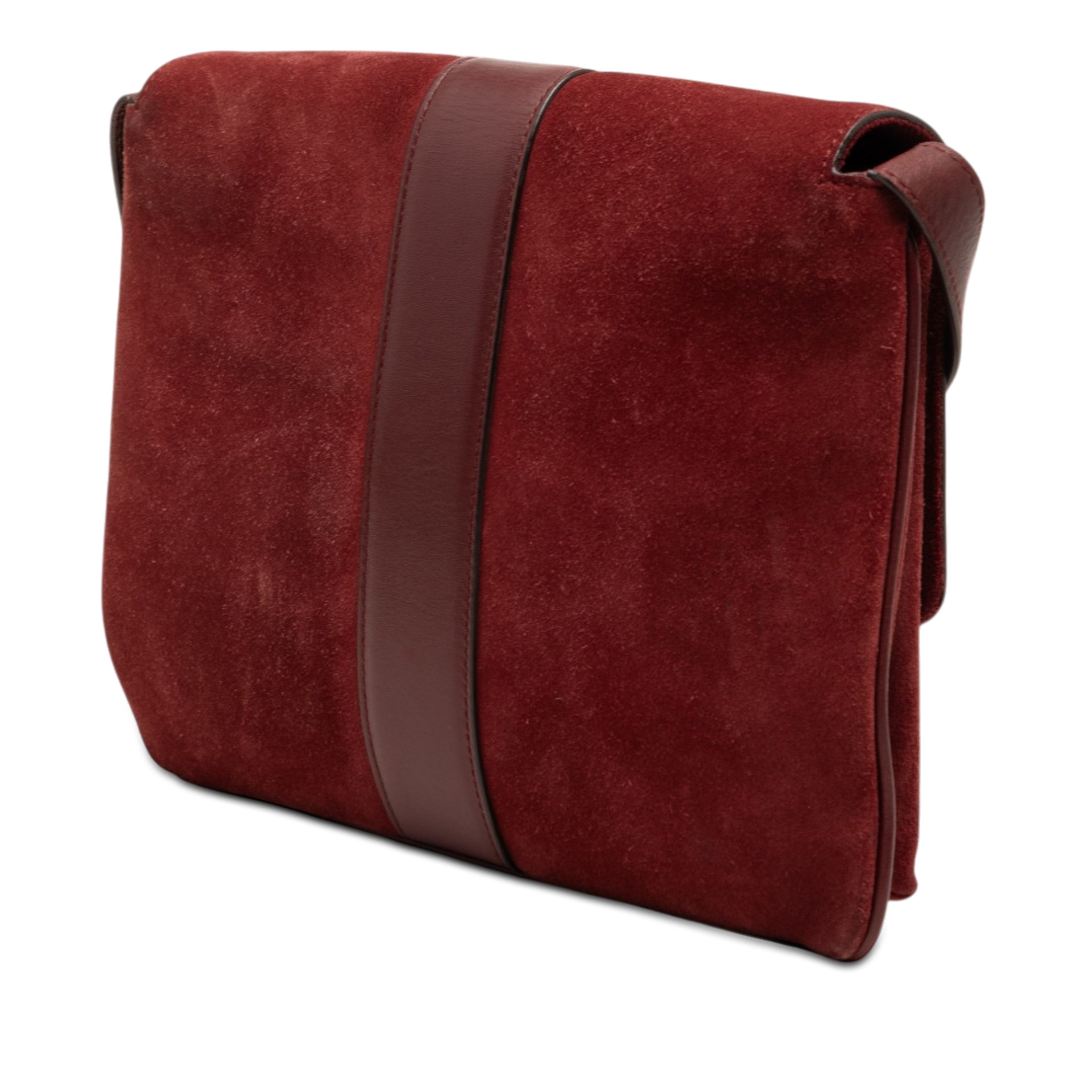 Gucci Medium Suede Arli Crossbody, från Luxclusif, i färgen burgundy. Klicka för att öppna bilden i stort format
