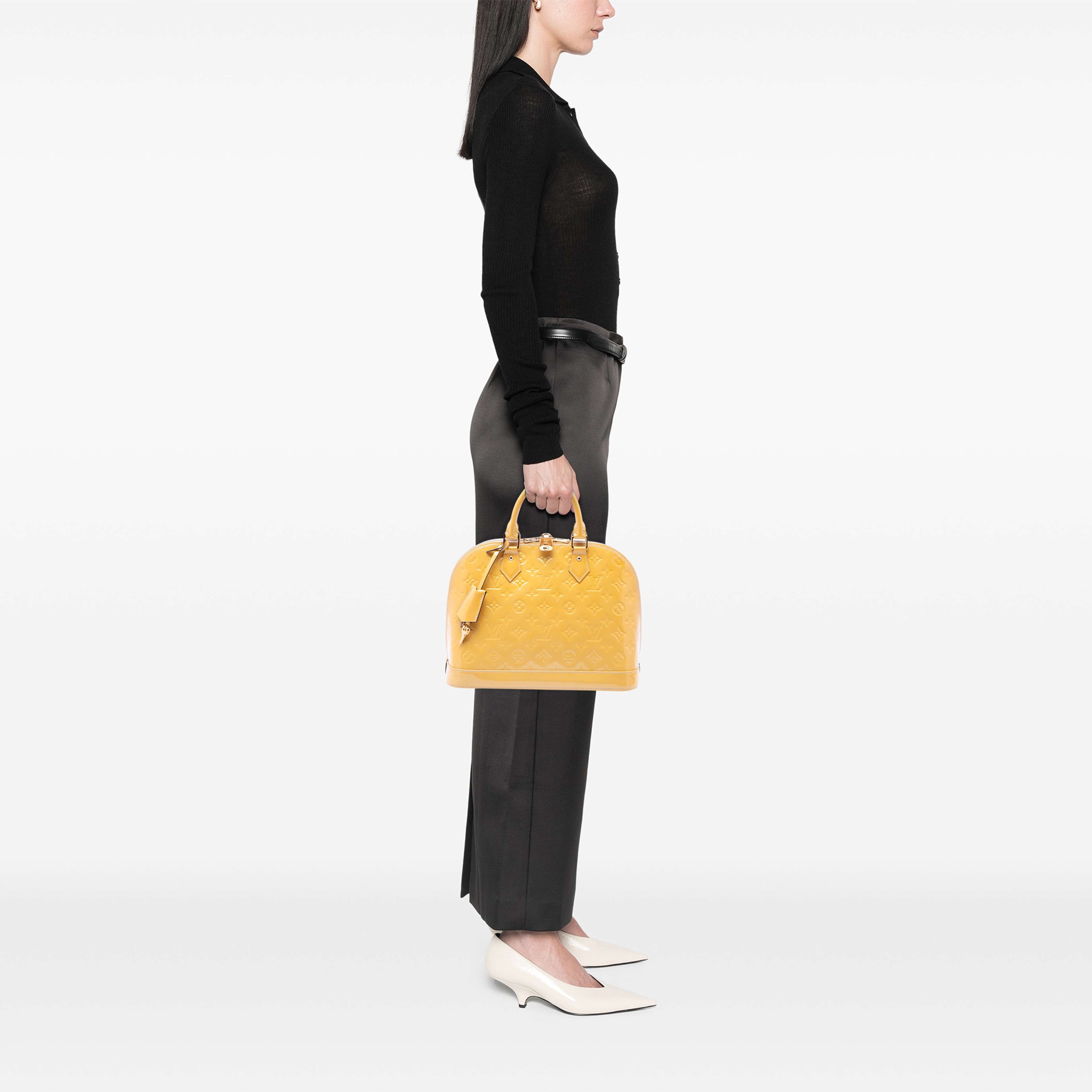 Louis Vuitton Monogram Vernis Alma Pm, från Luxclusif, i färgen gul. Klicka för att öppna bilden i stort format