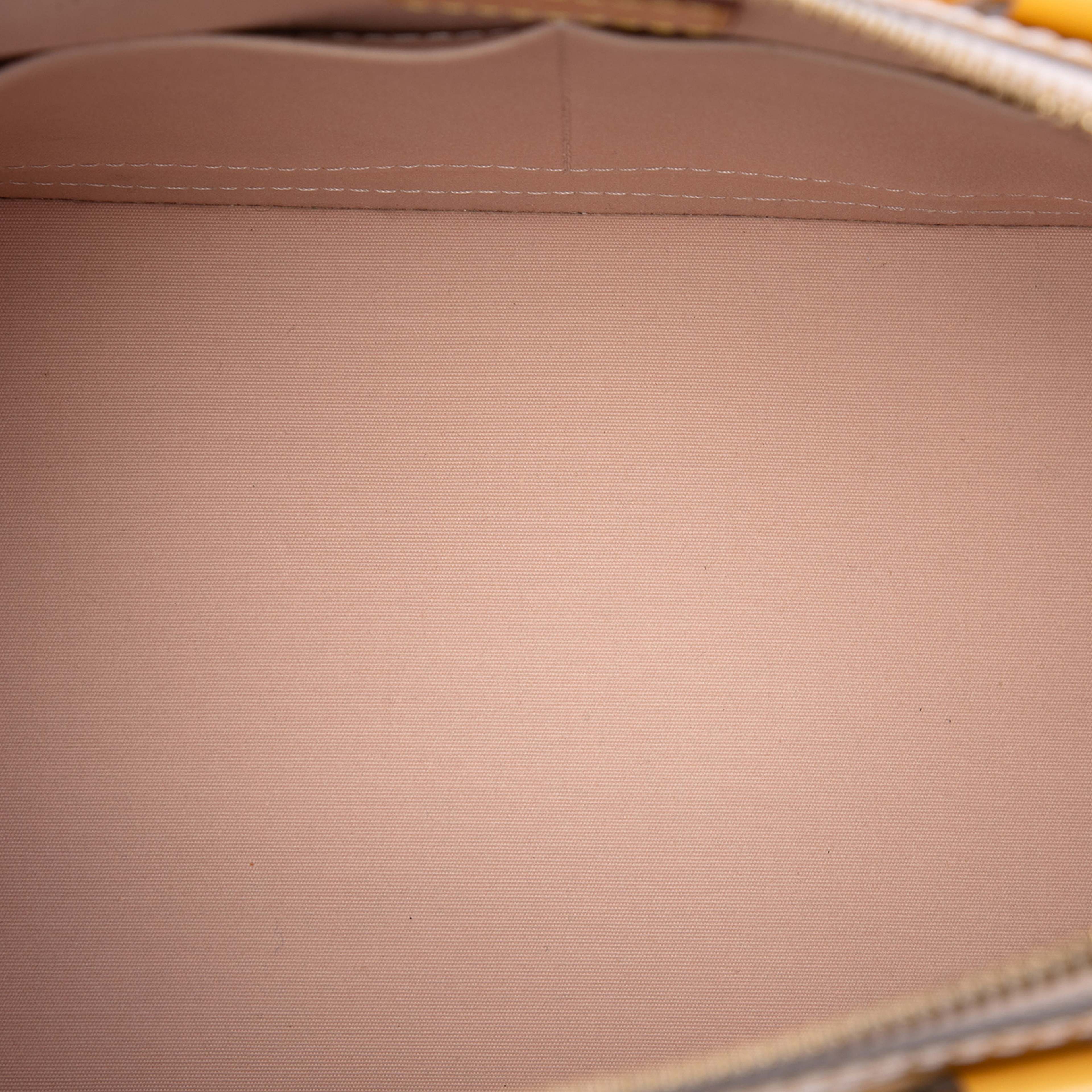 Louis Vuitton Monogram Vernis Alma Pm, från Luxclusif, i färgen yellow. Klicka för att öppna bilden i stort format