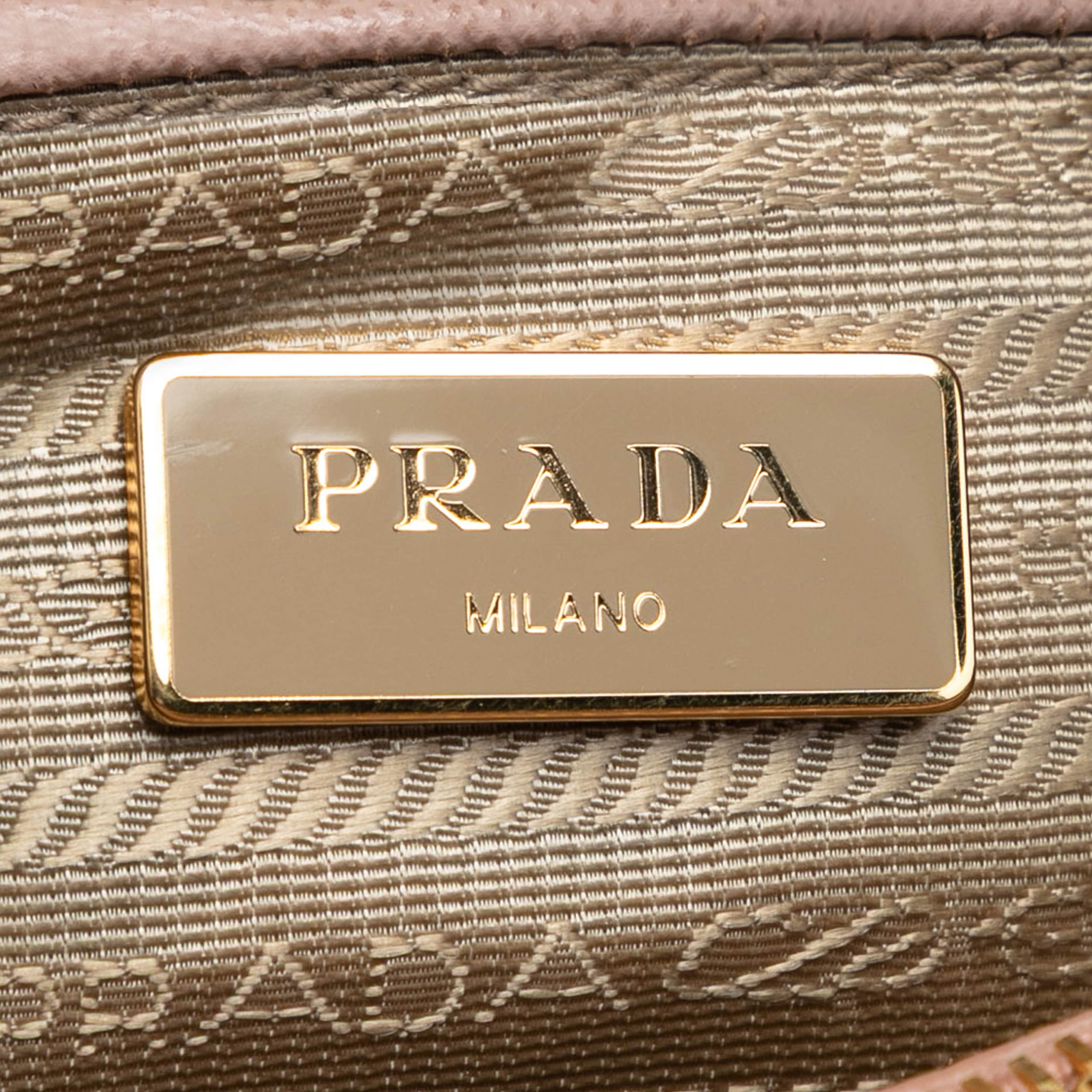 Prada Large Saffiano Lux Promenade Satchel, från Luxclusif, i färgen rosa. Klicka för att öppna bilden i stort format