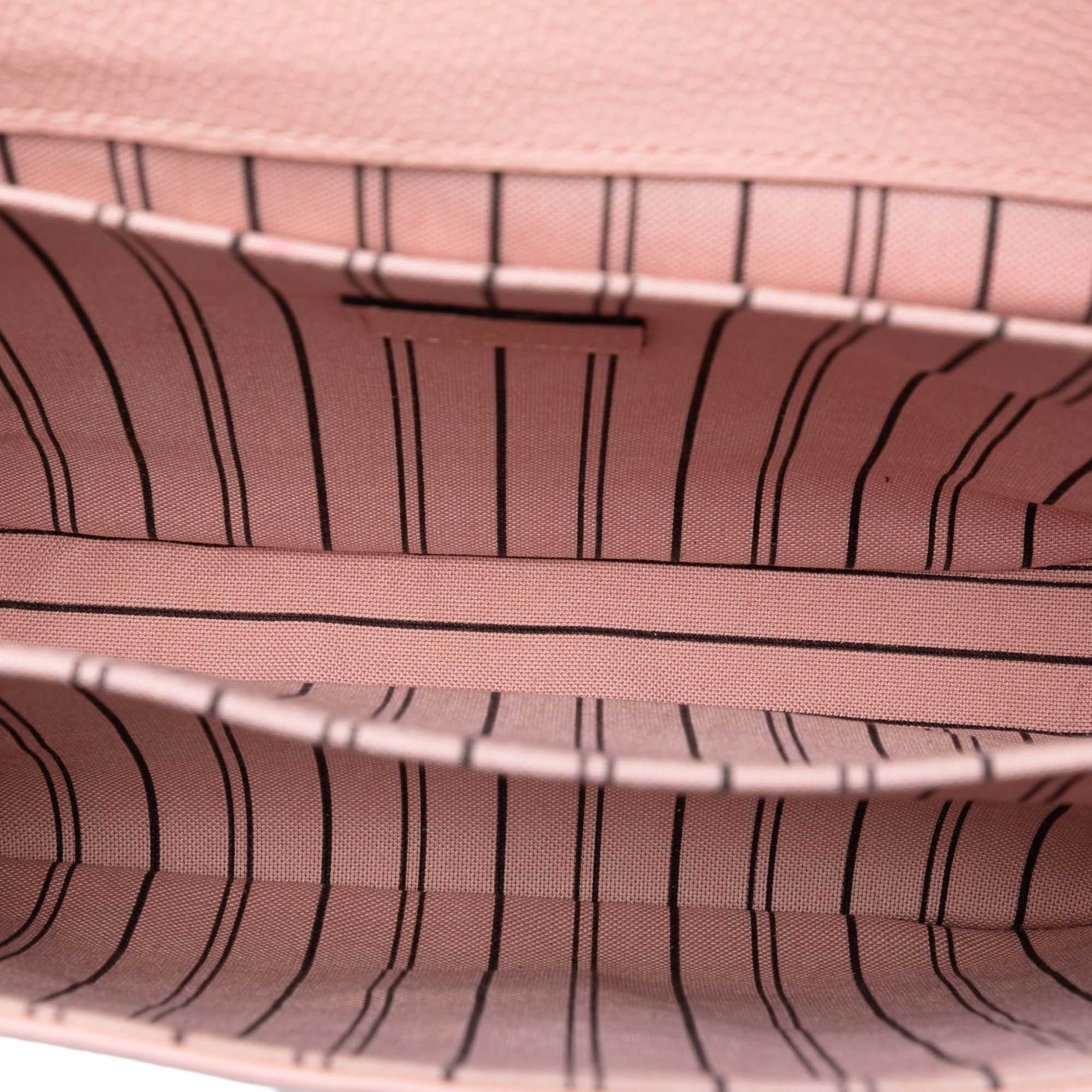 Louis Vuitton Monogram Empreinte Pochette Metis, från Luxclusif, i färgen pink. Klicka för att öppna bilden i stort format