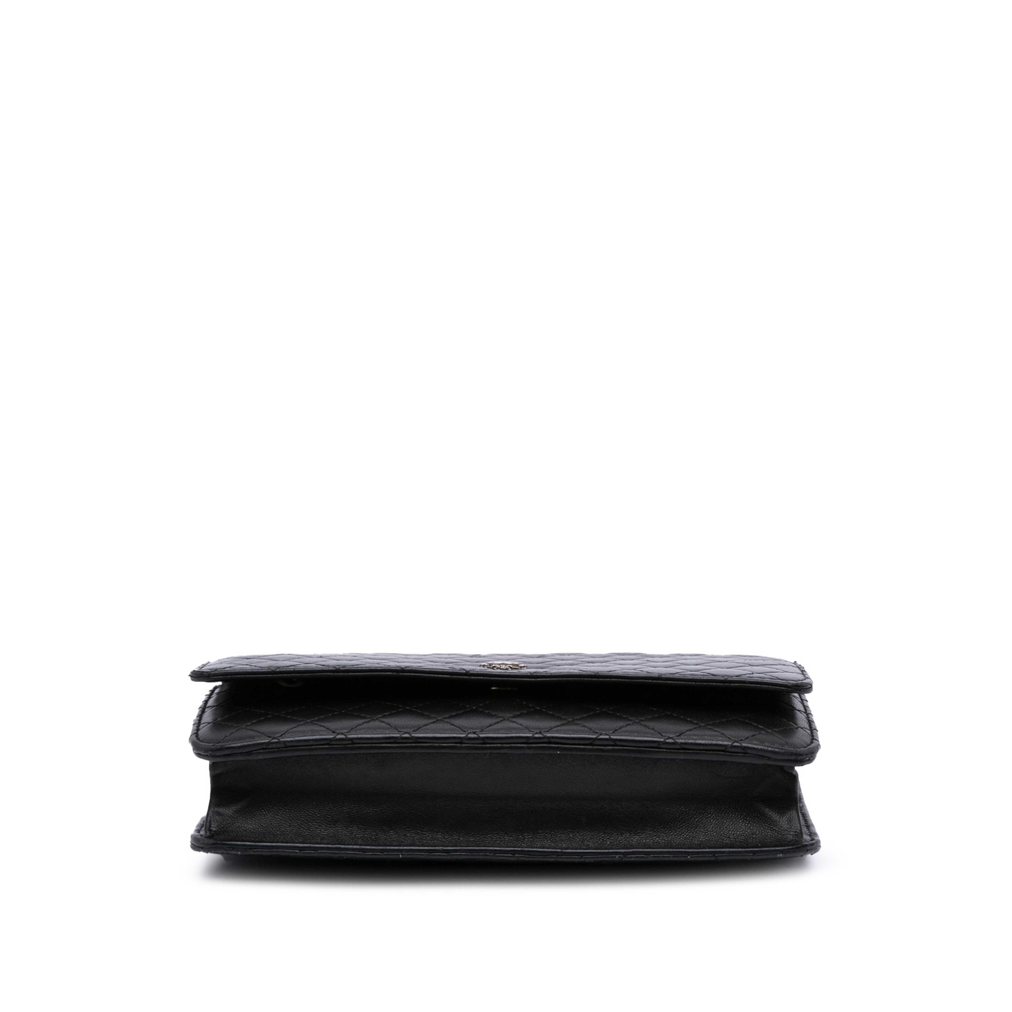 Chanel Cc Quilted Lambskin Wallet On Chain, från Luxclusif, i färgen black. Klicka för att öppna bilden i stort format