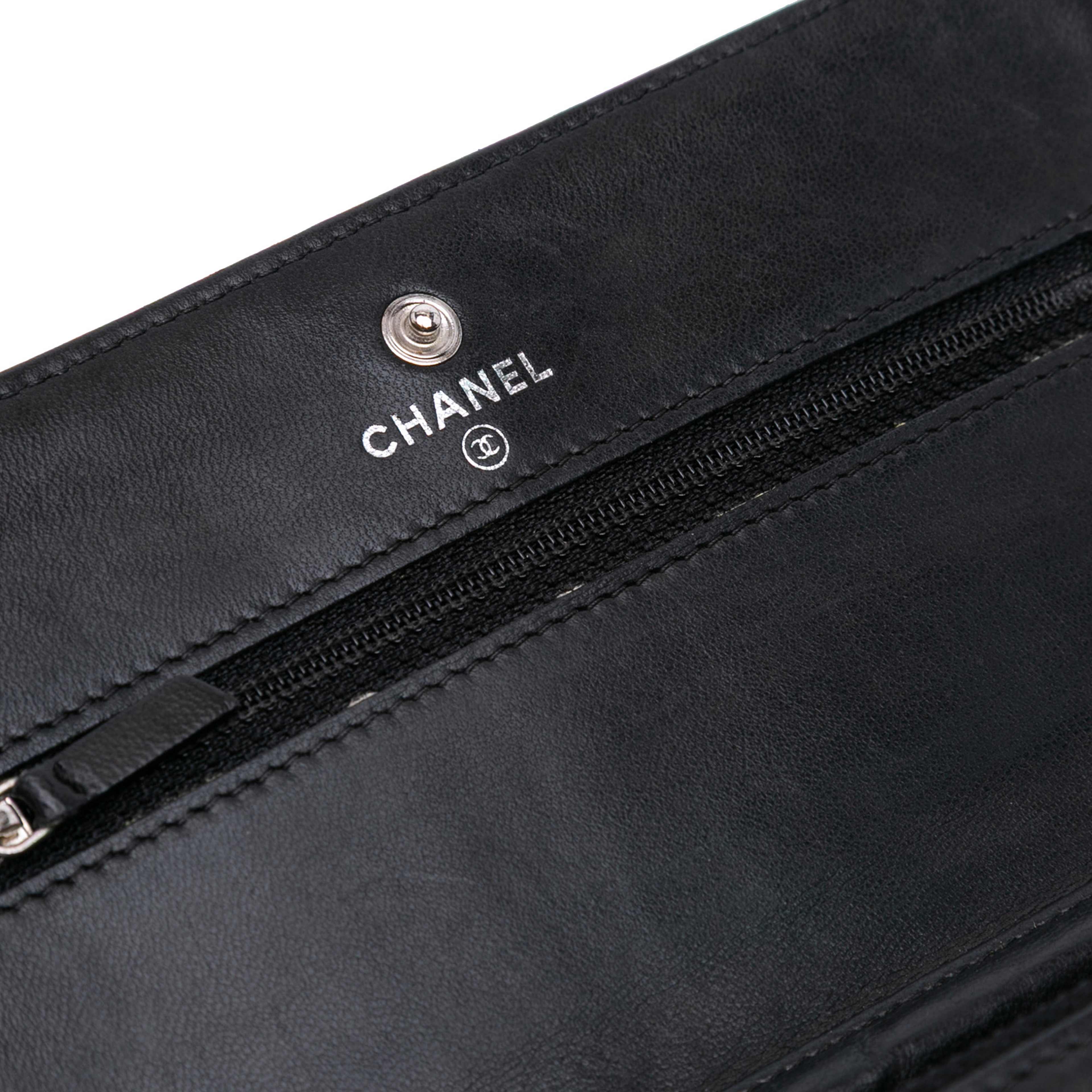 Chanel Cc Quilted Lambskin Wallet On Chain, från Luxclusif, i färgen black. Klicka för att öppna bilden i stort format