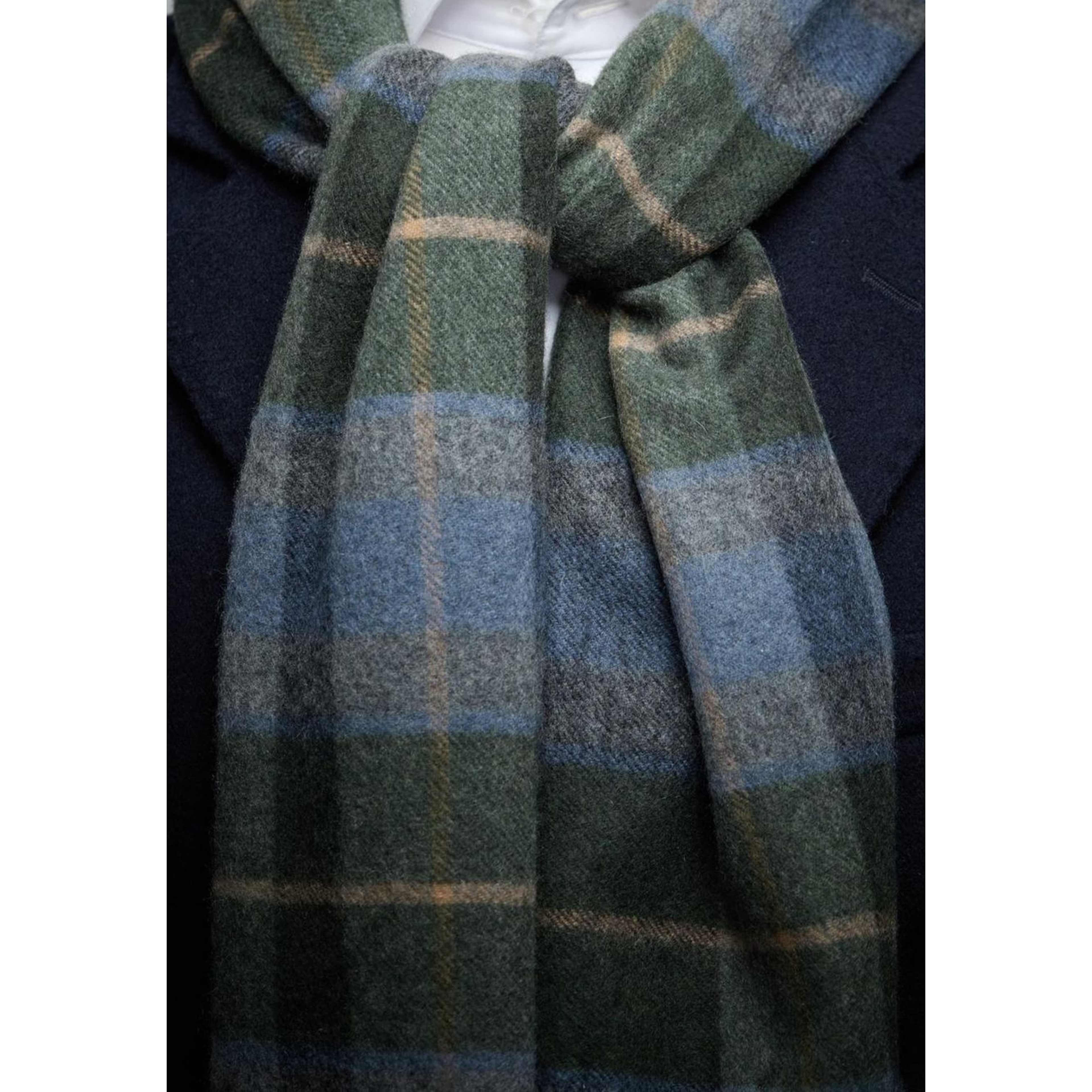Cashmere Scarf, från John Henric, i färgen blue. Klicka för att öppna bilden i stort format