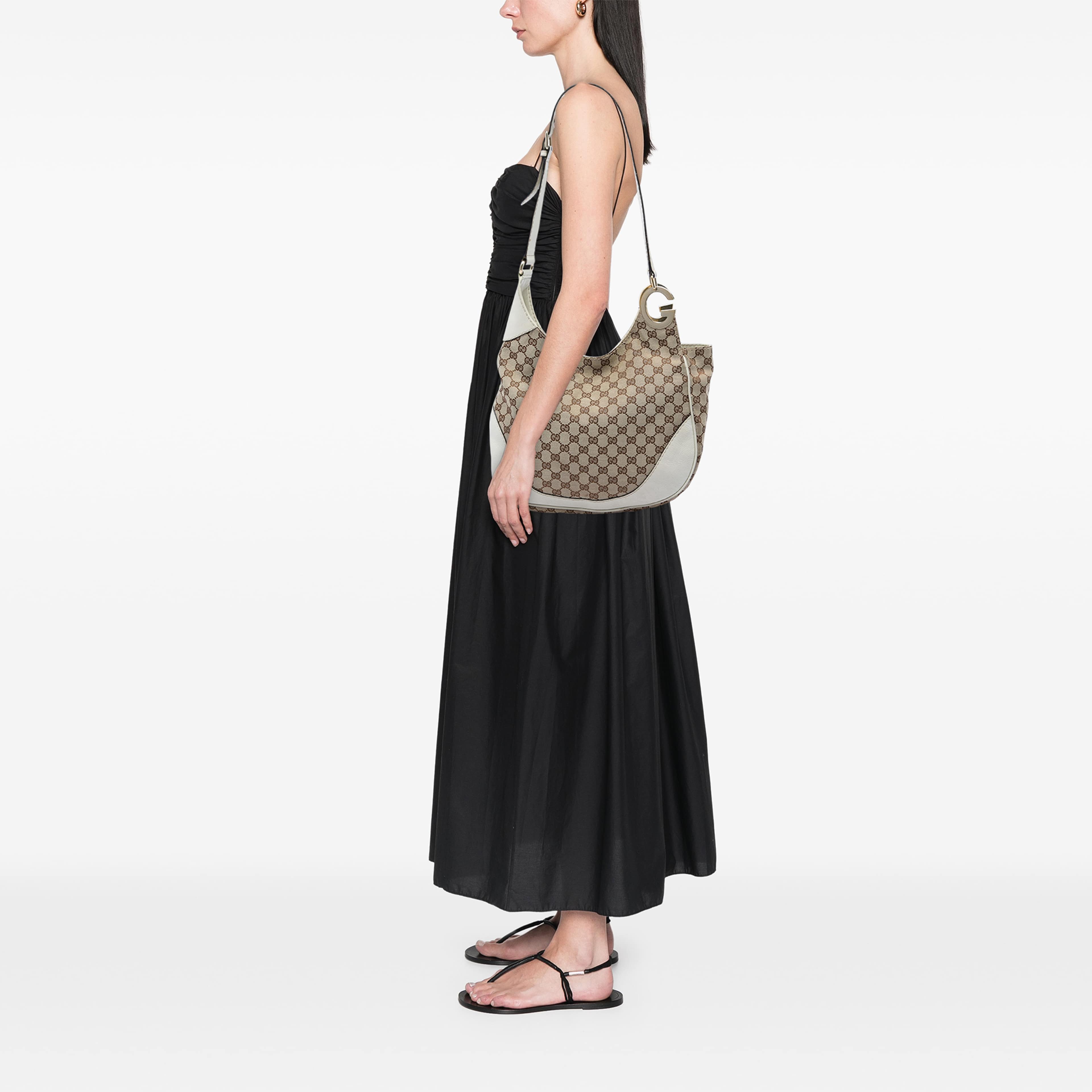 Gucci Gg Canvas Charlotte Crossbody, från Luxclusif, i färgen beige. Klicka för att öppna bilden i stort format