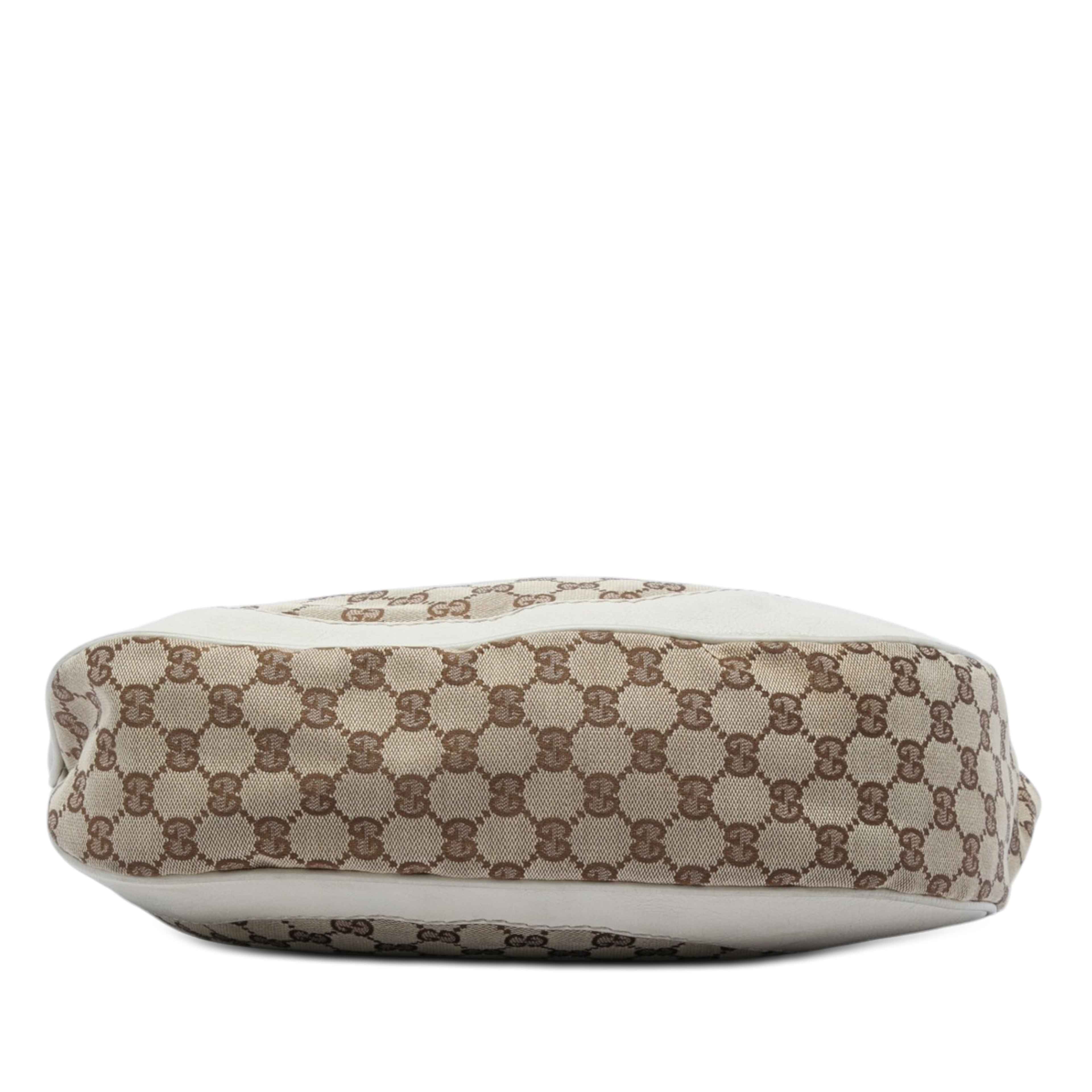 Gucci Gg Canvas Charlotte Crossbody, från Luxclusif, i färgen beige. Klicka för att öppna bilden i stort format