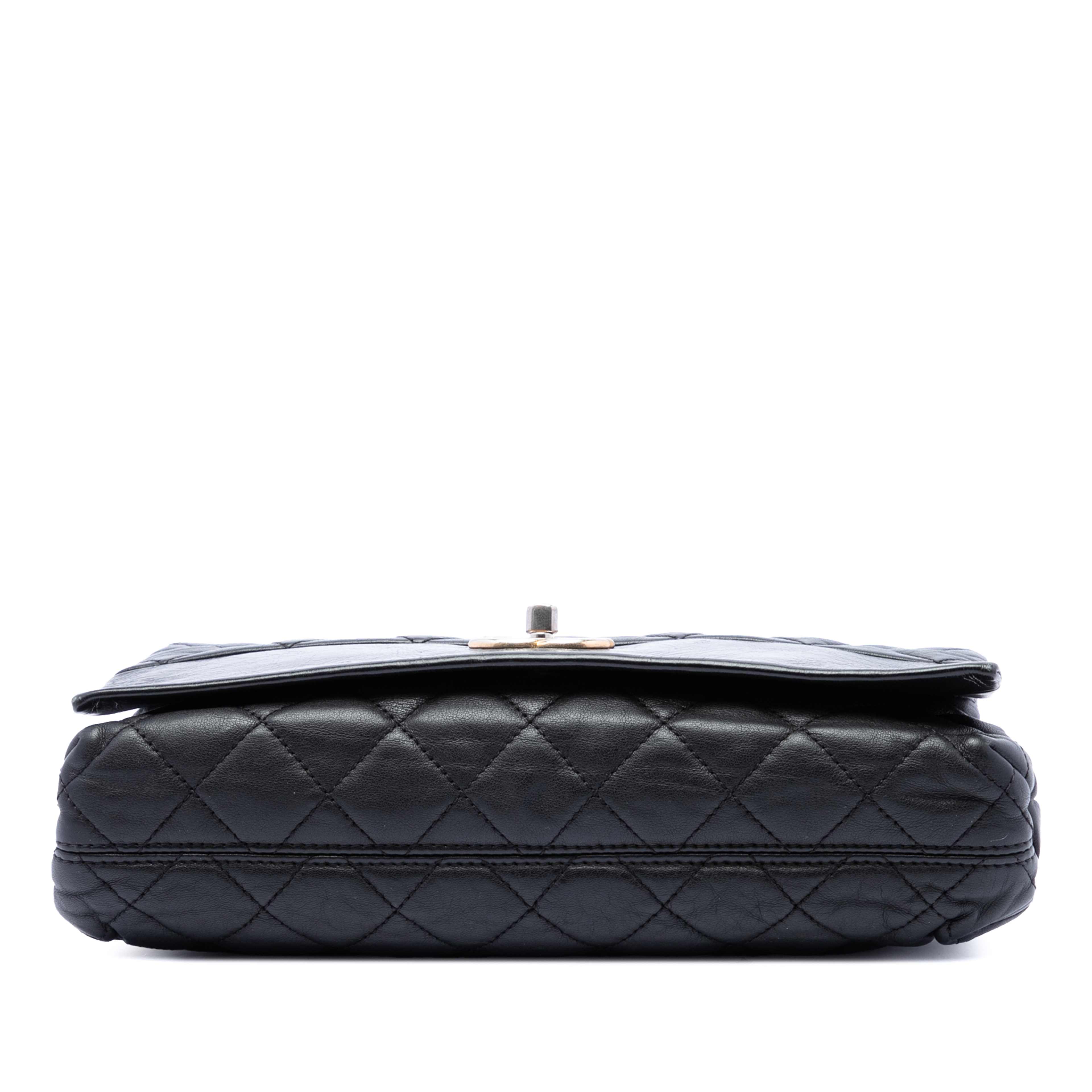 Chanel Medium Quilted Calfskin Soft Elegance Flap, från Luxclusif, i färgen svart. Klicka för att öppna bilden i stort format