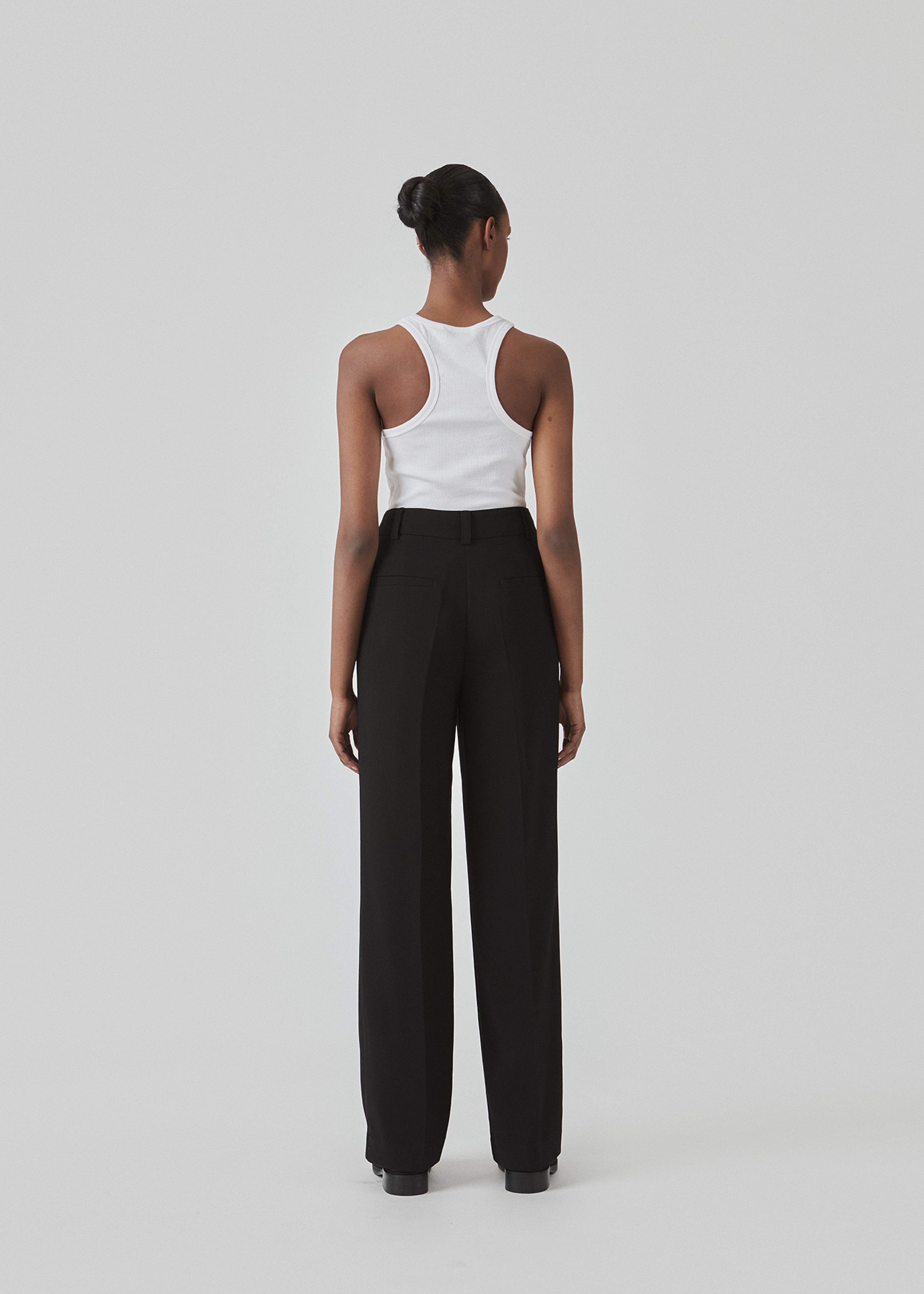 Gale Pants, från Modström, i färgen black. Klicka för att öppna bilden i stort format