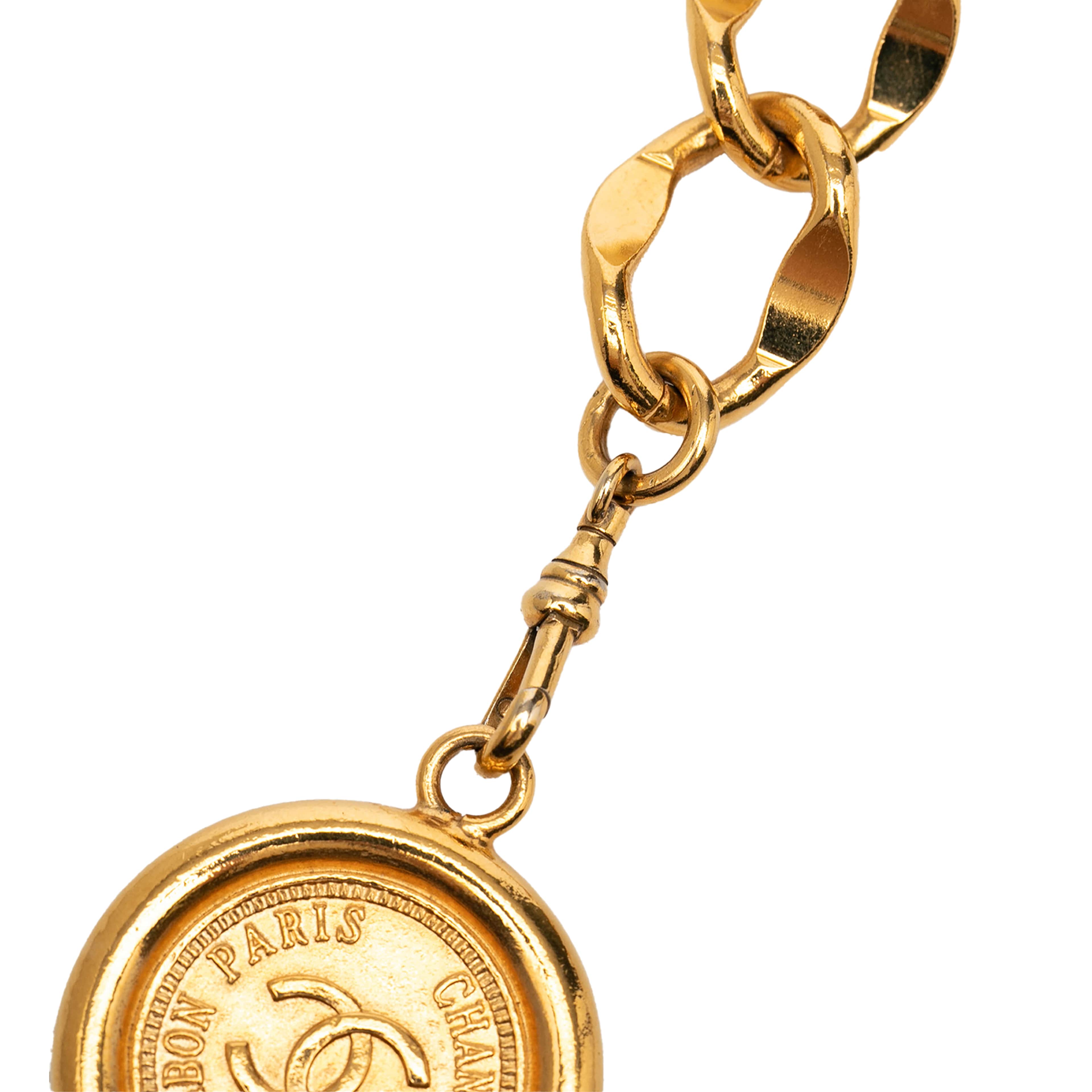 Chanel Cc Gold Plated Medallion Chain Belt, från Luxclusif, i färgen gold. Klicka för att öppna bilden i stort format