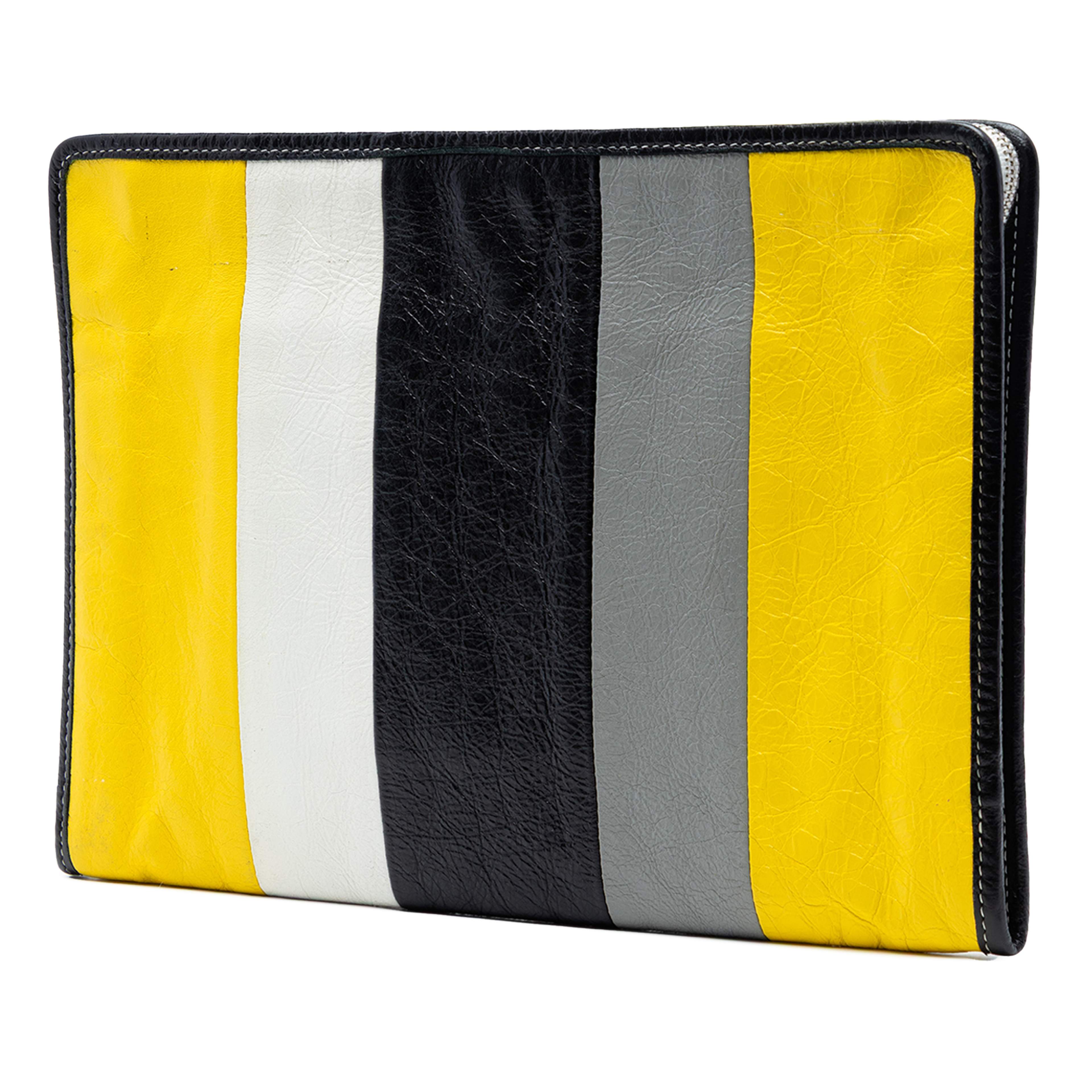 Balenciaga Lambskin Bazar Clutch, från Luxclusif, i färgen gul. Klicka för att öppna bilden i stort format