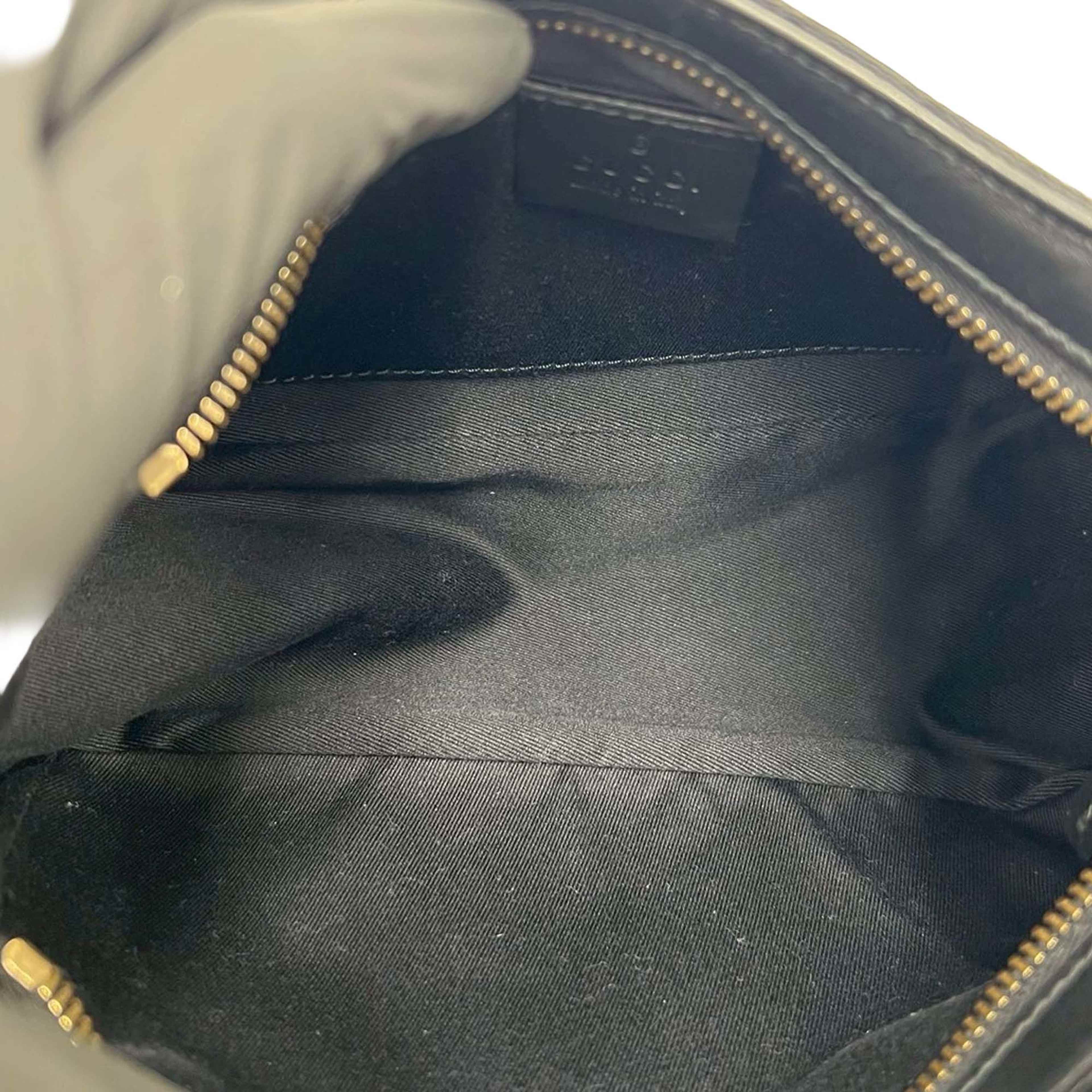 Gucci Gg Canvas Handbag, från Luxclusif, i färgen black. Klicka för att öppna bilden i stort format